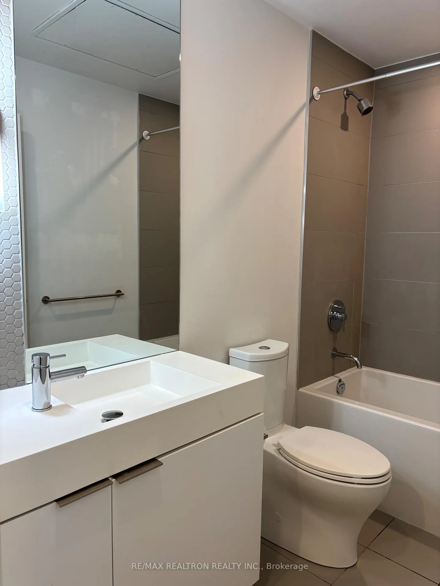 Photo 12 of Unit 1302, 33 Helendale Avenue, Toronto, Yonge-Eglinton — HOMEH