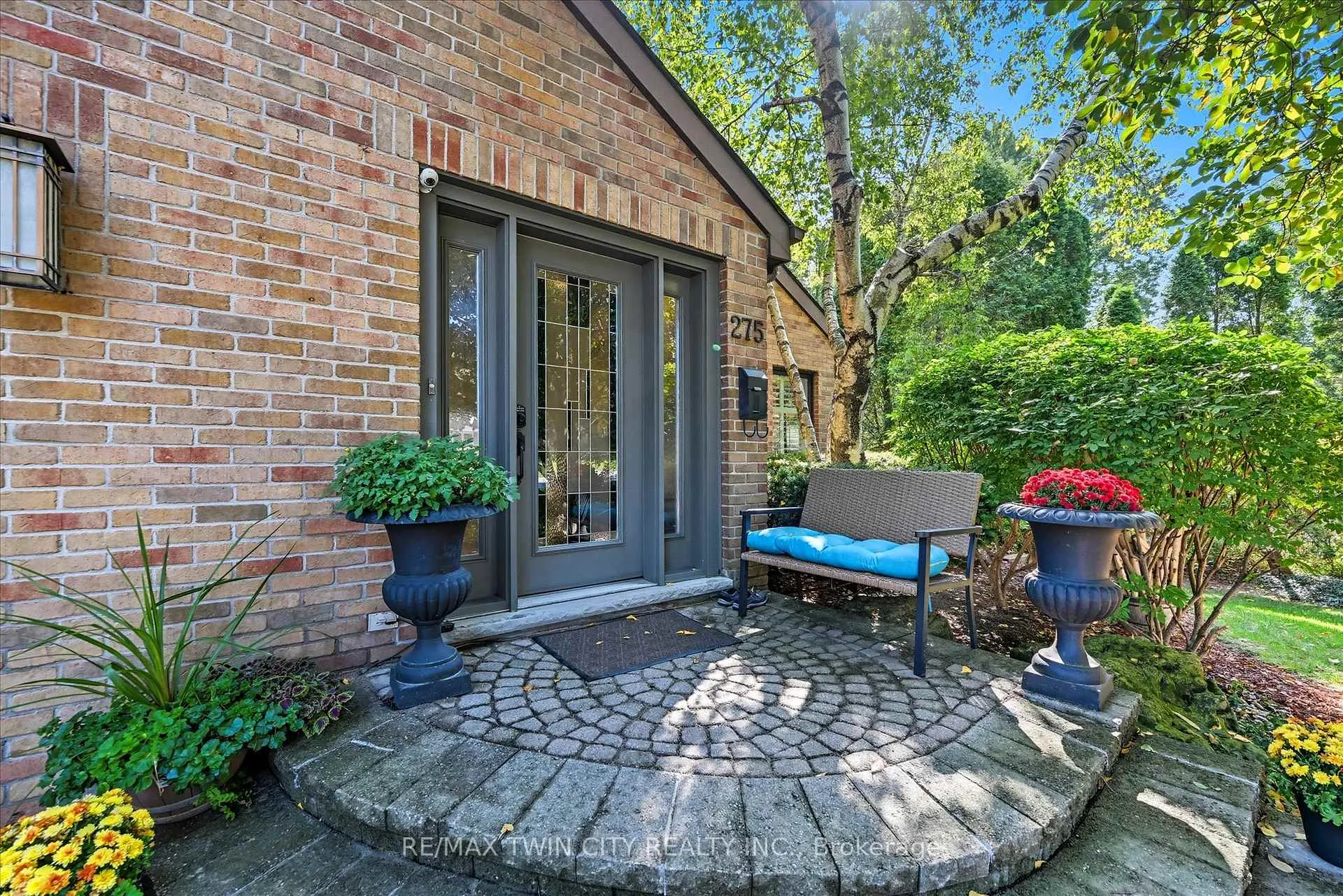 Photo 2 of 275 Greenbriar Road, Hamilton, Meadowlands — HOMEH