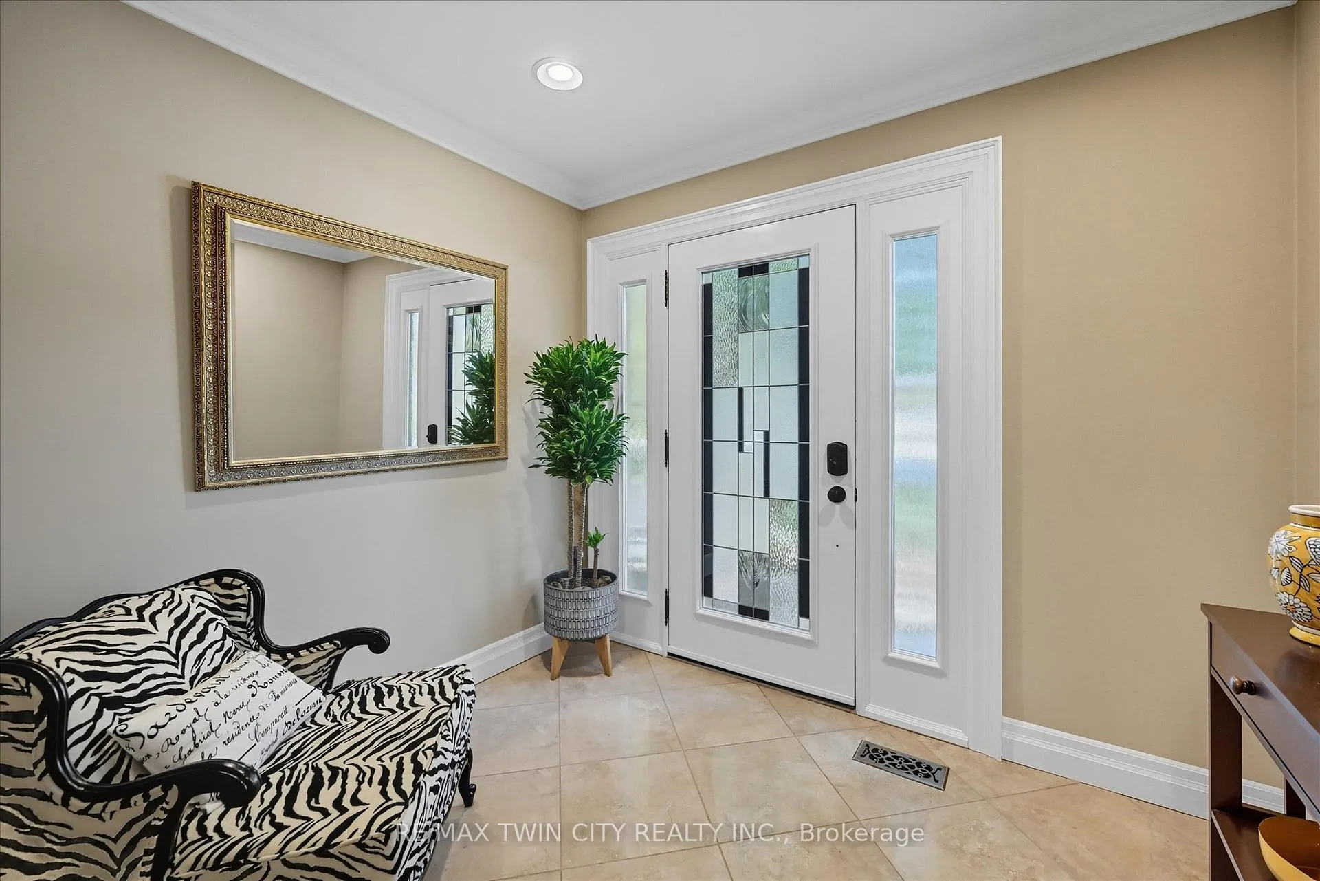 Photo 3 of 275 Greenbriar Road, Hamilton, Meadowlands — HOMEH