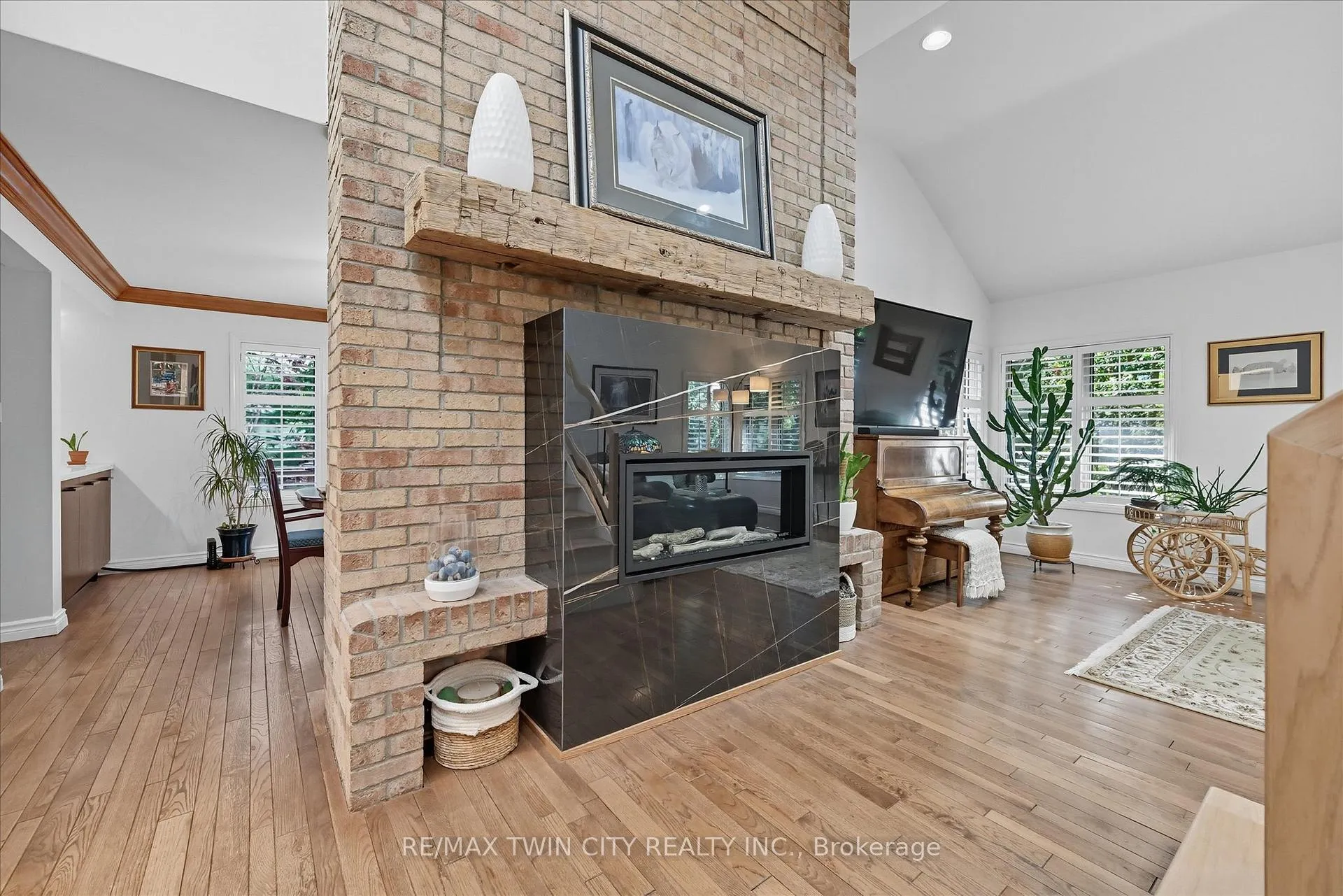 Photo 5 of 275 Greenbriar Road, Hamilton, Meadowlands — HOMEH