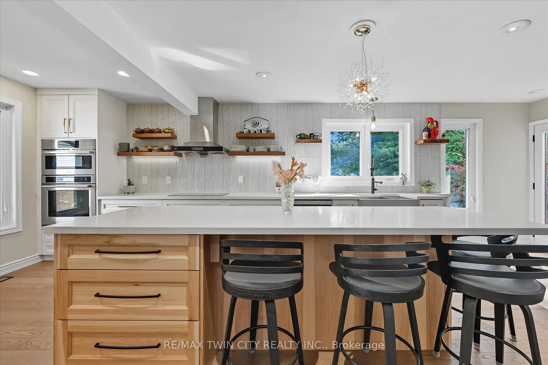 Photo 18 of 275 Greenbriar Road, Hamilton, Meadowlands — HOMEH