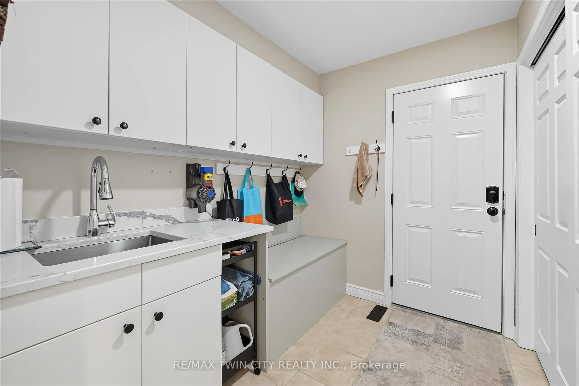Photo 19 of 275 Greenbriar Road, Hamilton, Meadowlands — HOMEH