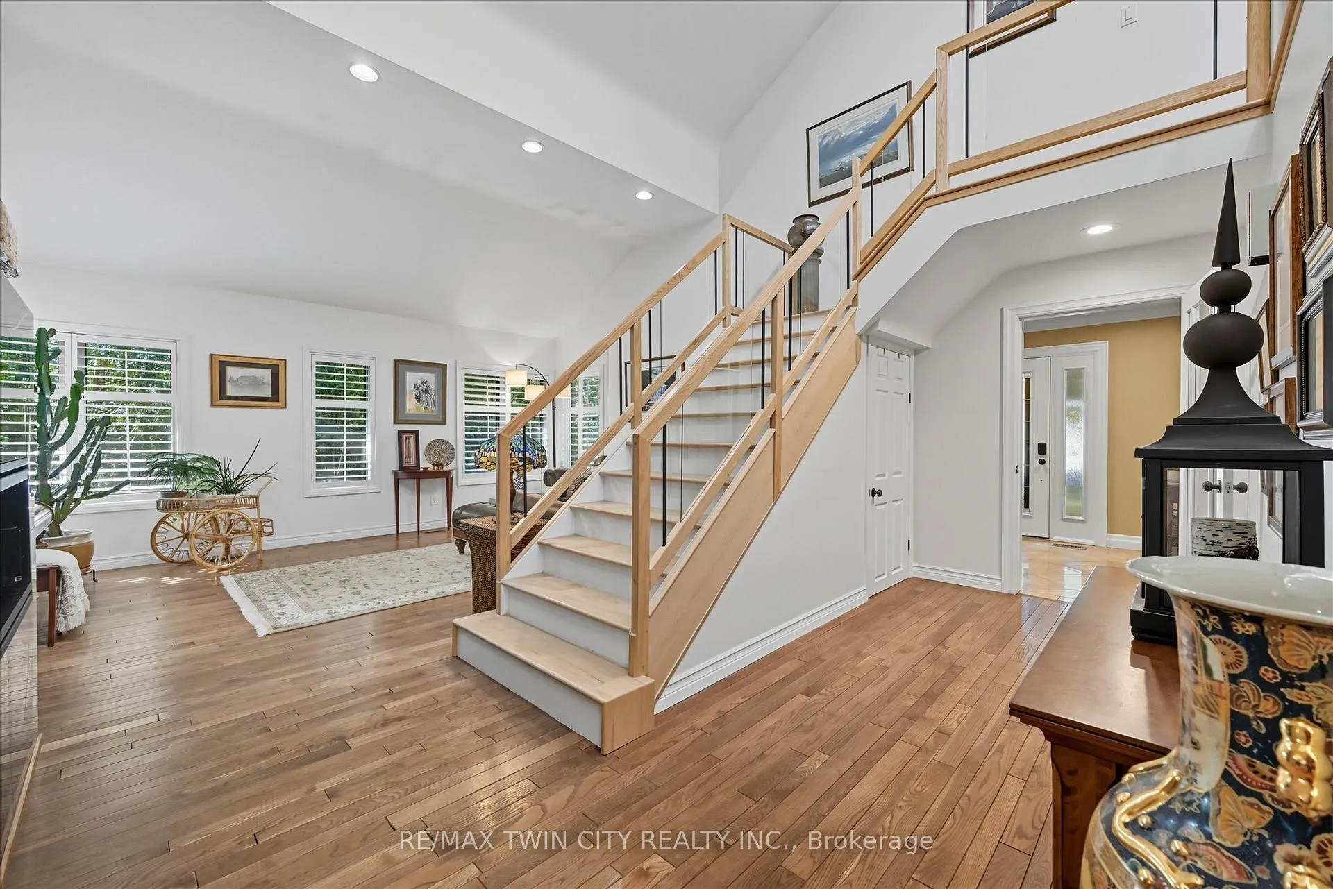 Photo 20 of 275 Greenbriar Road, Hamilton, Meadowlands — HOMEH