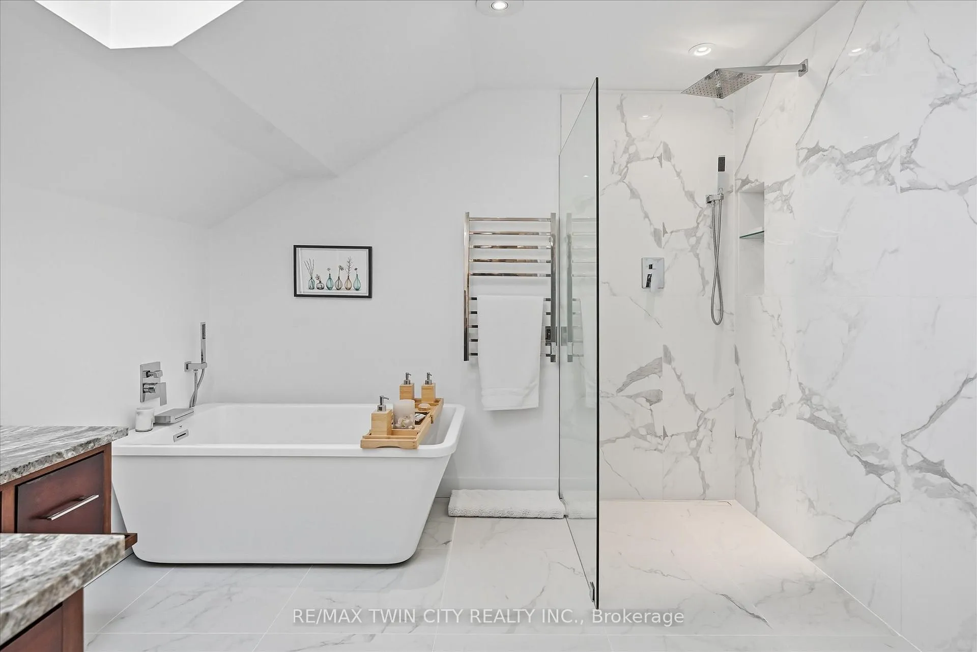 Photo 24 of 275 Greenbriar Road, Hamilton, Meadowlands — HOMEH