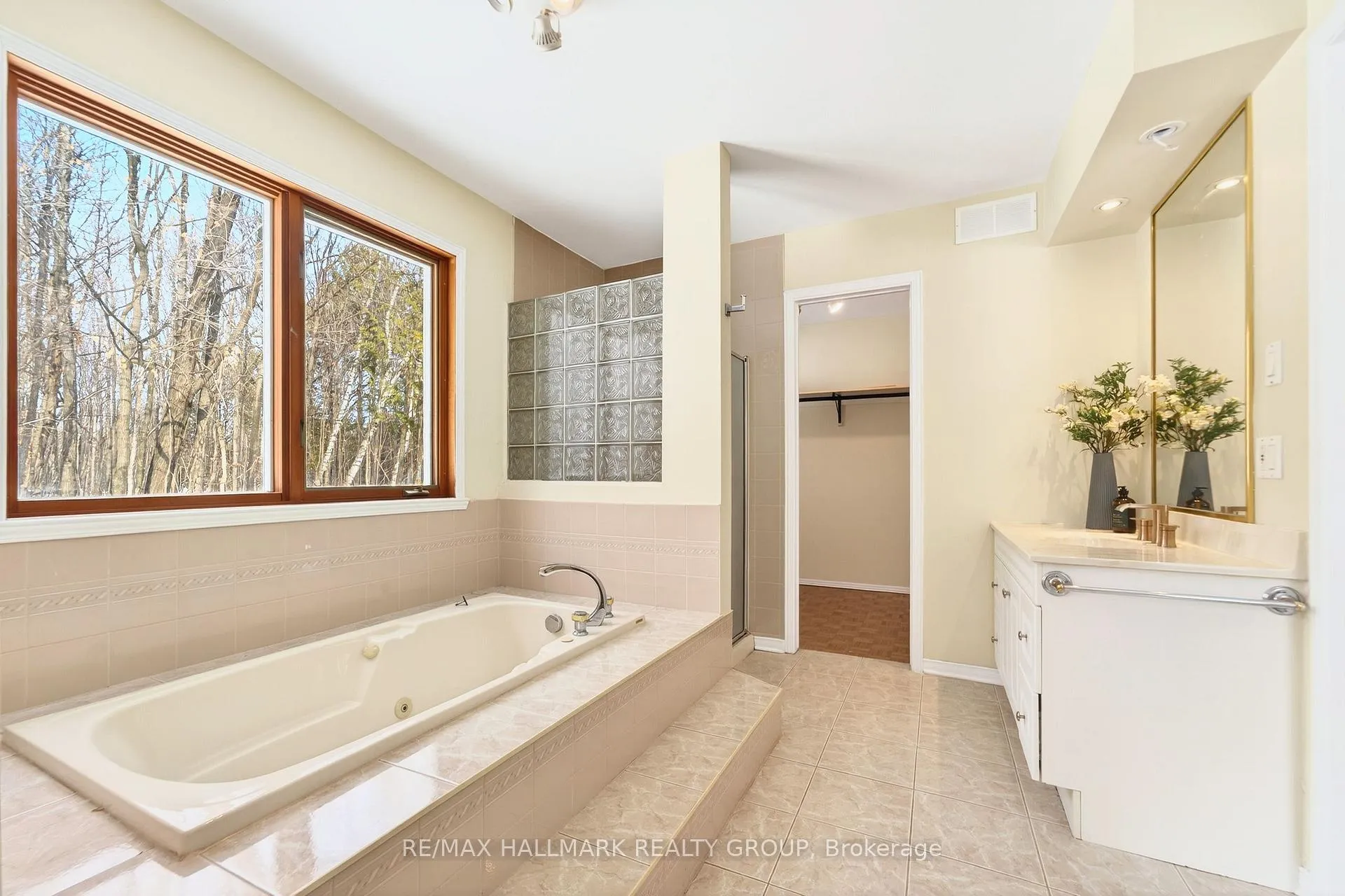 Photo 26 of 2349 Brennan Park Drive, Ottawa, Cumberland West — HOMEH