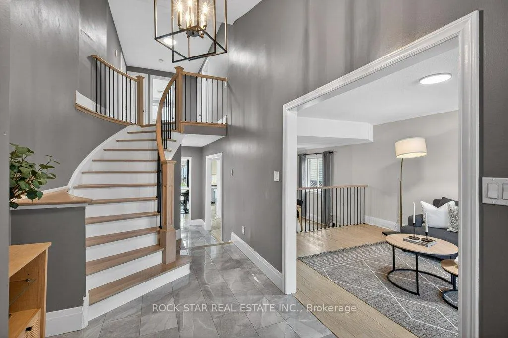 Photo 4 of 18 Hillgarden Drive, Hamilton, Stoney Creek Mountain — HOMEH