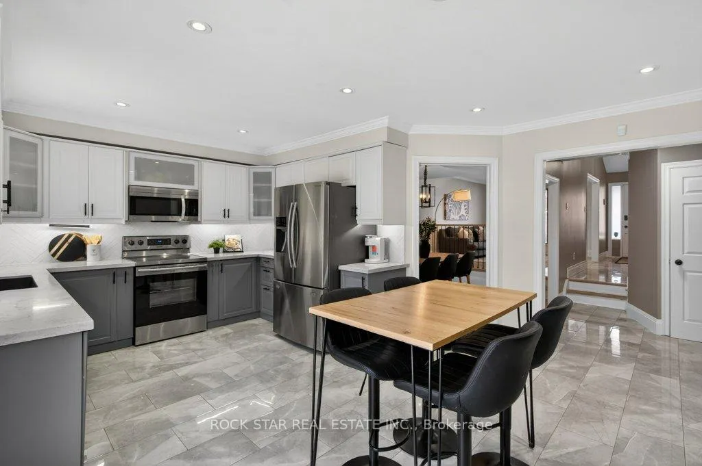 Photo 10 of 18 Hillgarden Drive, Hamilton, Stoney Creek Mountain — HOMEH