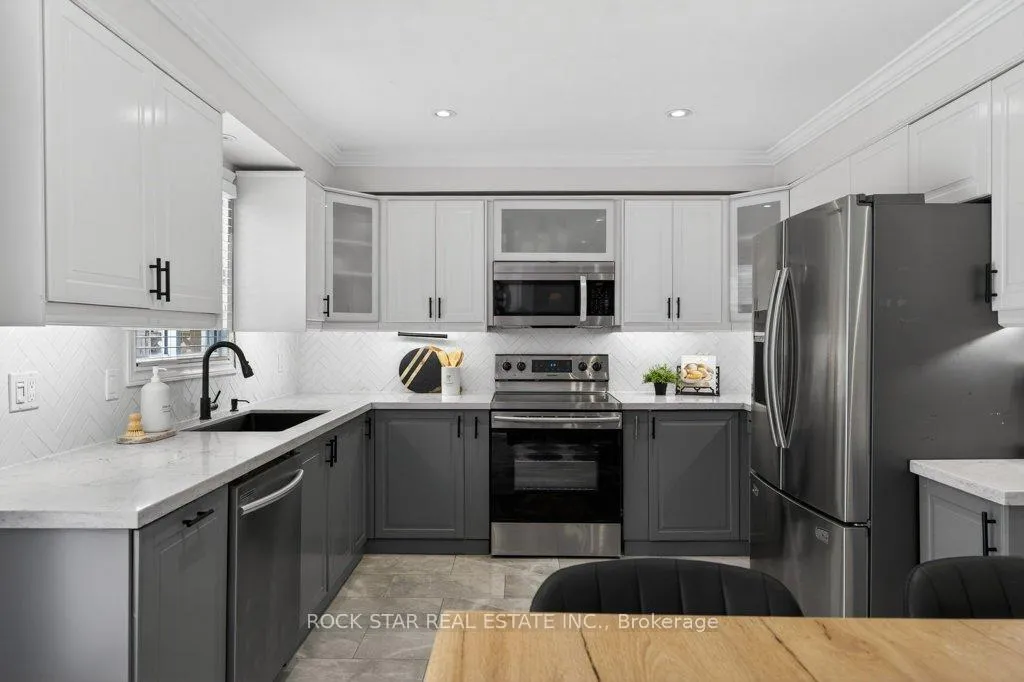 Photo 11 of 18 Hillgarden Drive, Hamilton, Stoney Creek Mountain — HOMEH