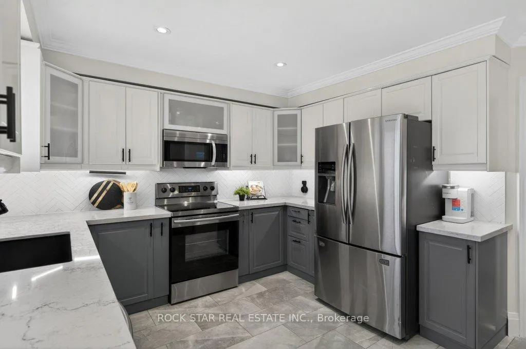 Photo 12 of 18 Hillgarden Drive, Hamilton, Stoney Creek Mountain — HOMEH