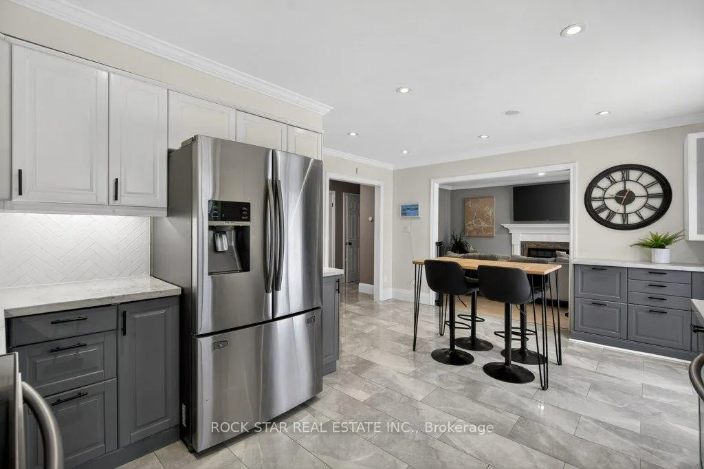 Photo 13 of 18 Hillgarden Drive, Hamilton, Stoney Creek Mountain — HOMEH