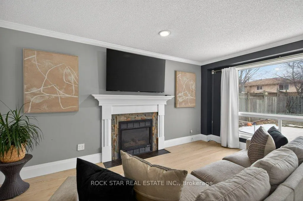 Photo 14 of 18 Hillgarden Drive, Hamilton, Stoney Creek Mountain — HOMEH