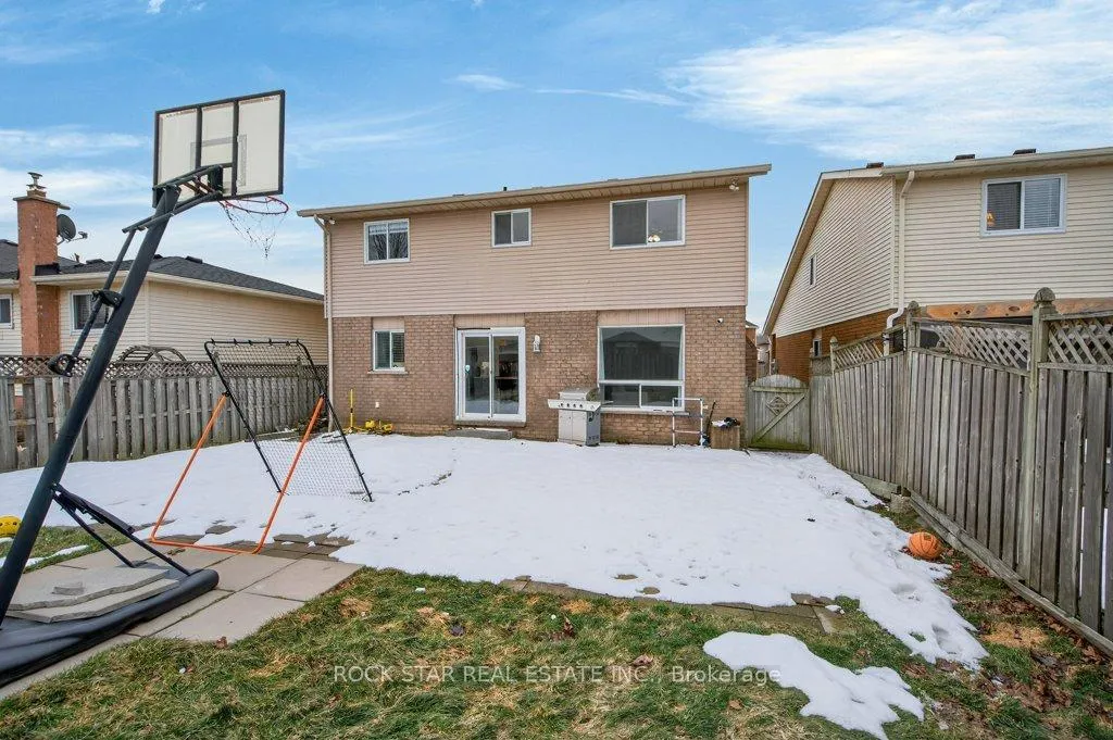 Photo 32 of 18 Hillgarden Drive, Hamilton, Stoney Creek Mountain — HOMEH