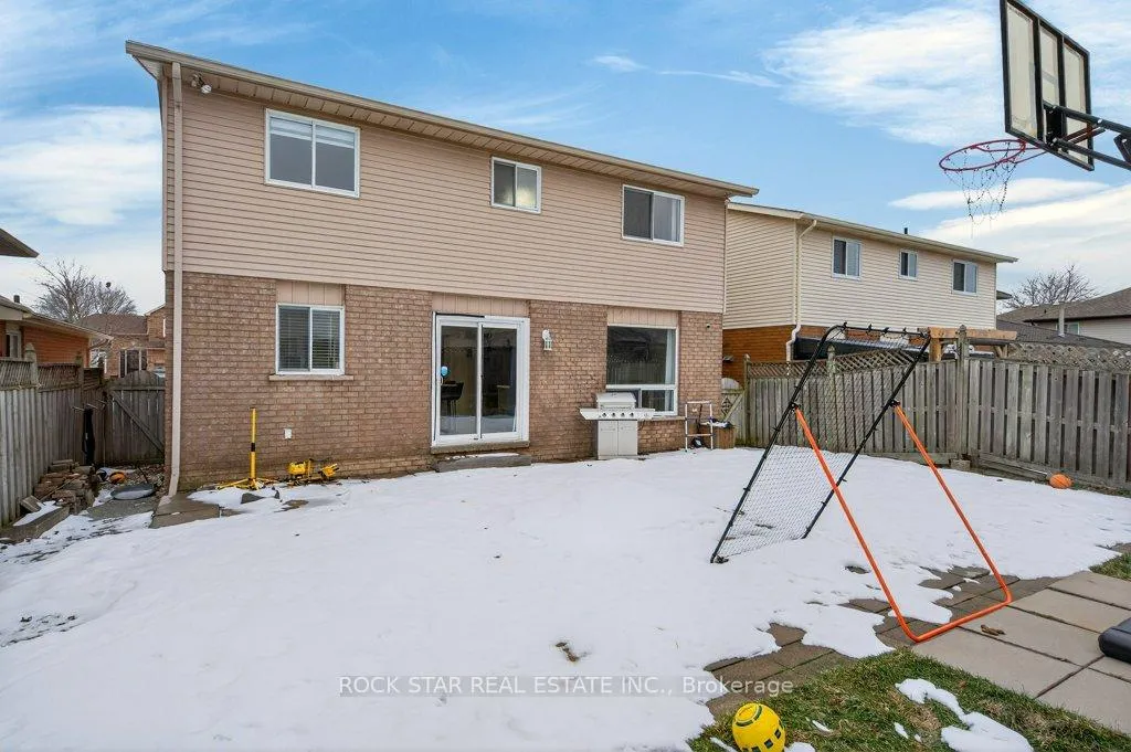 Photo 33 of 18 Hillgarden Drive, Hamilton, Stoney Creek Mountain — HOMEH