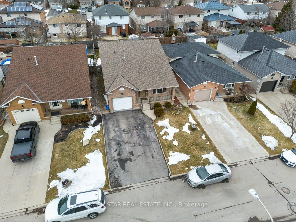 Photo 34 of 18 Hillgarden Drive, Hamilton, Stoney Creek Mountain — HOMEH