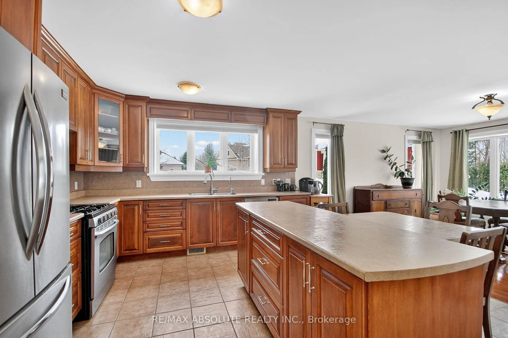Photo 5 of 223 Jensen Court, Ottawa, Carp — HOMEH