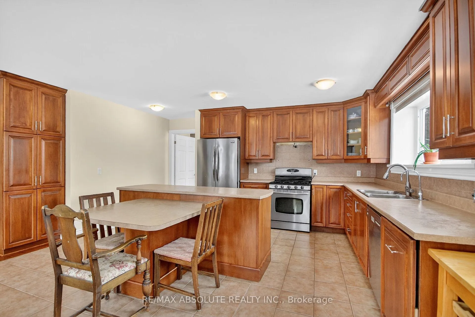 Photo 11 of 223 Jensen Court, Ottawa, Carp — HOMEH