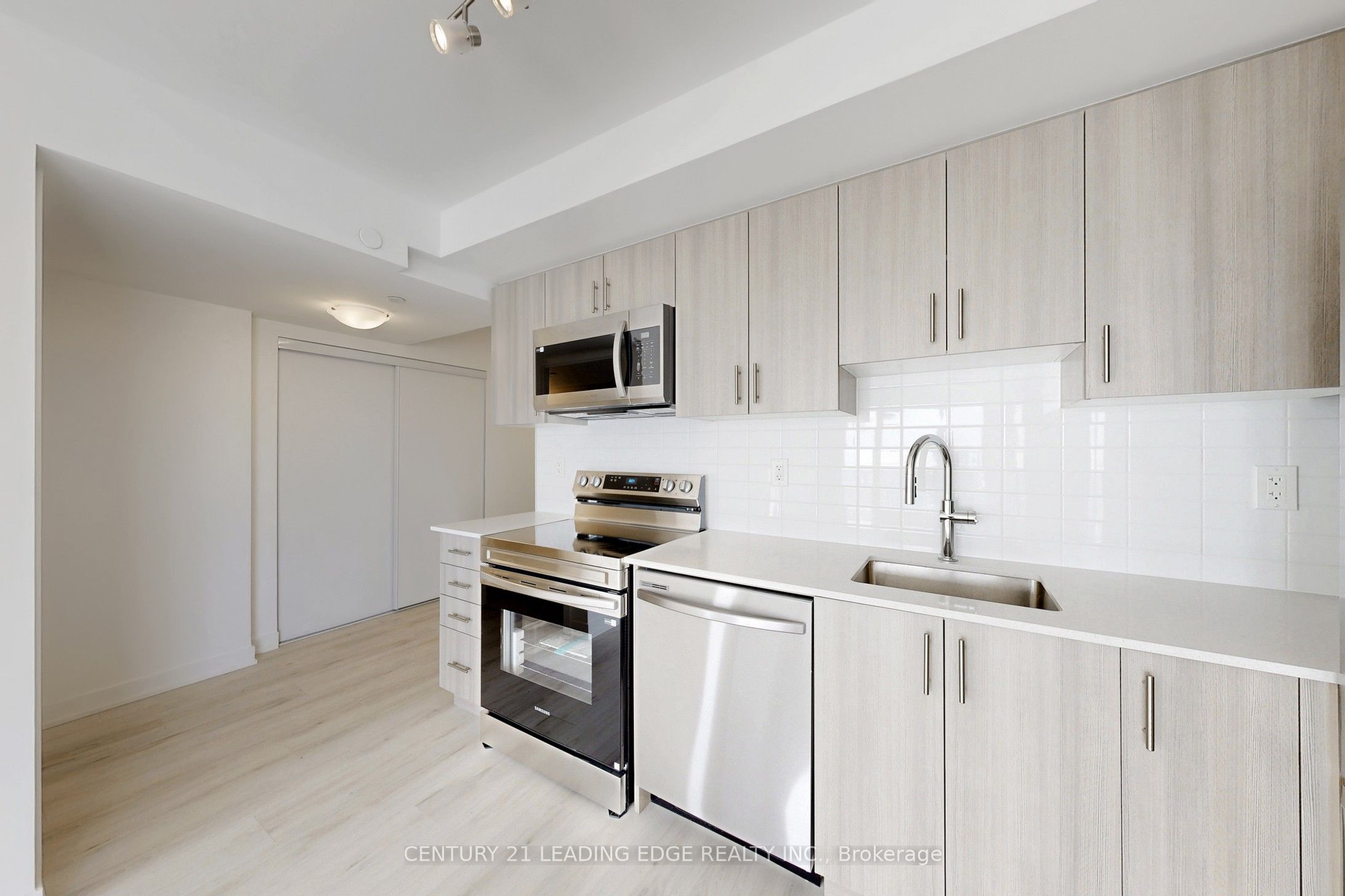 Photo 14 of Unit 2005, 1010 Sandy Beach Road, Pickering, Bay Ridges — HOMEH