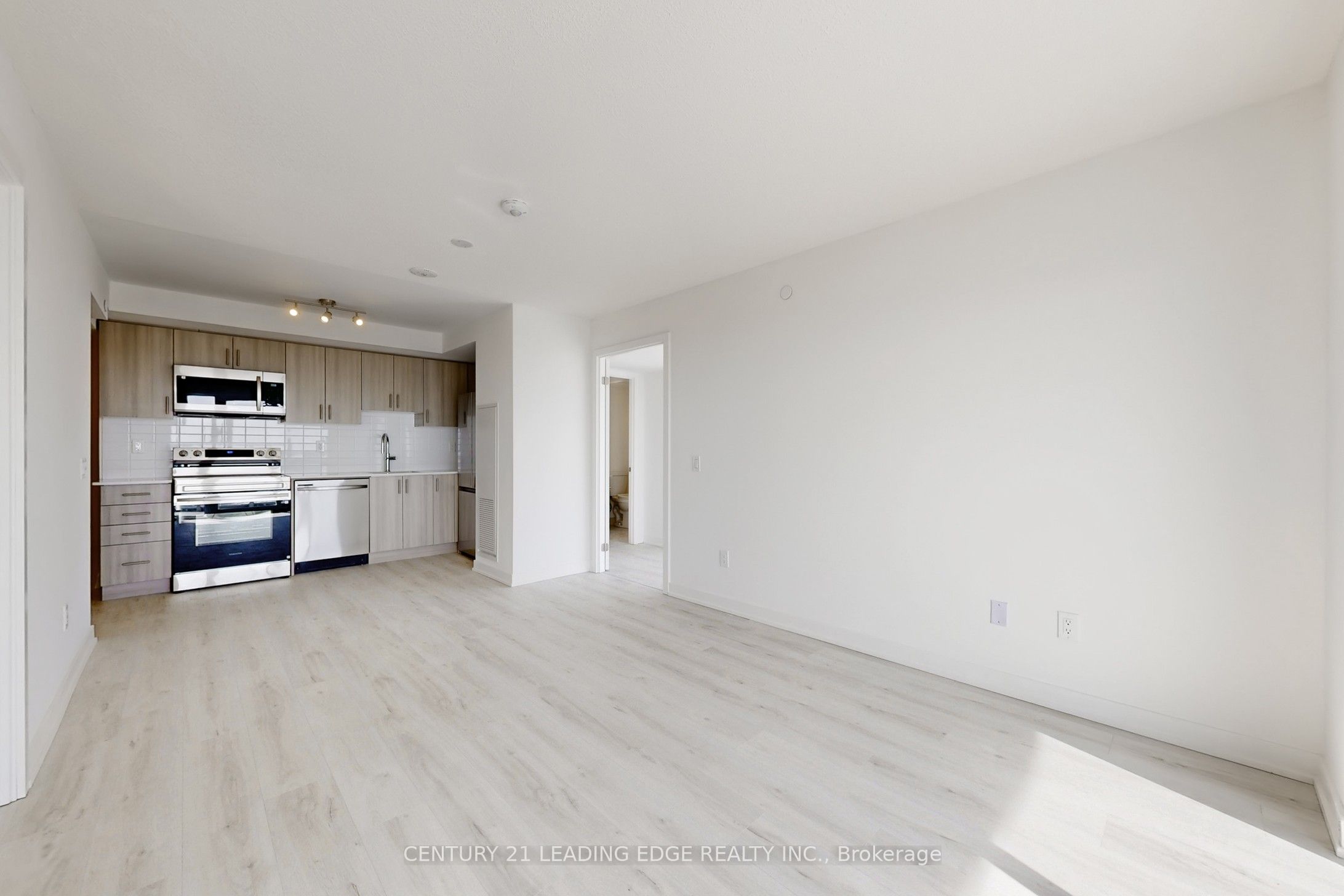 Photo 10 of Unit 2005, 1010 Sandy Beach Road, Pickering, Bay Ridges — HOMEH