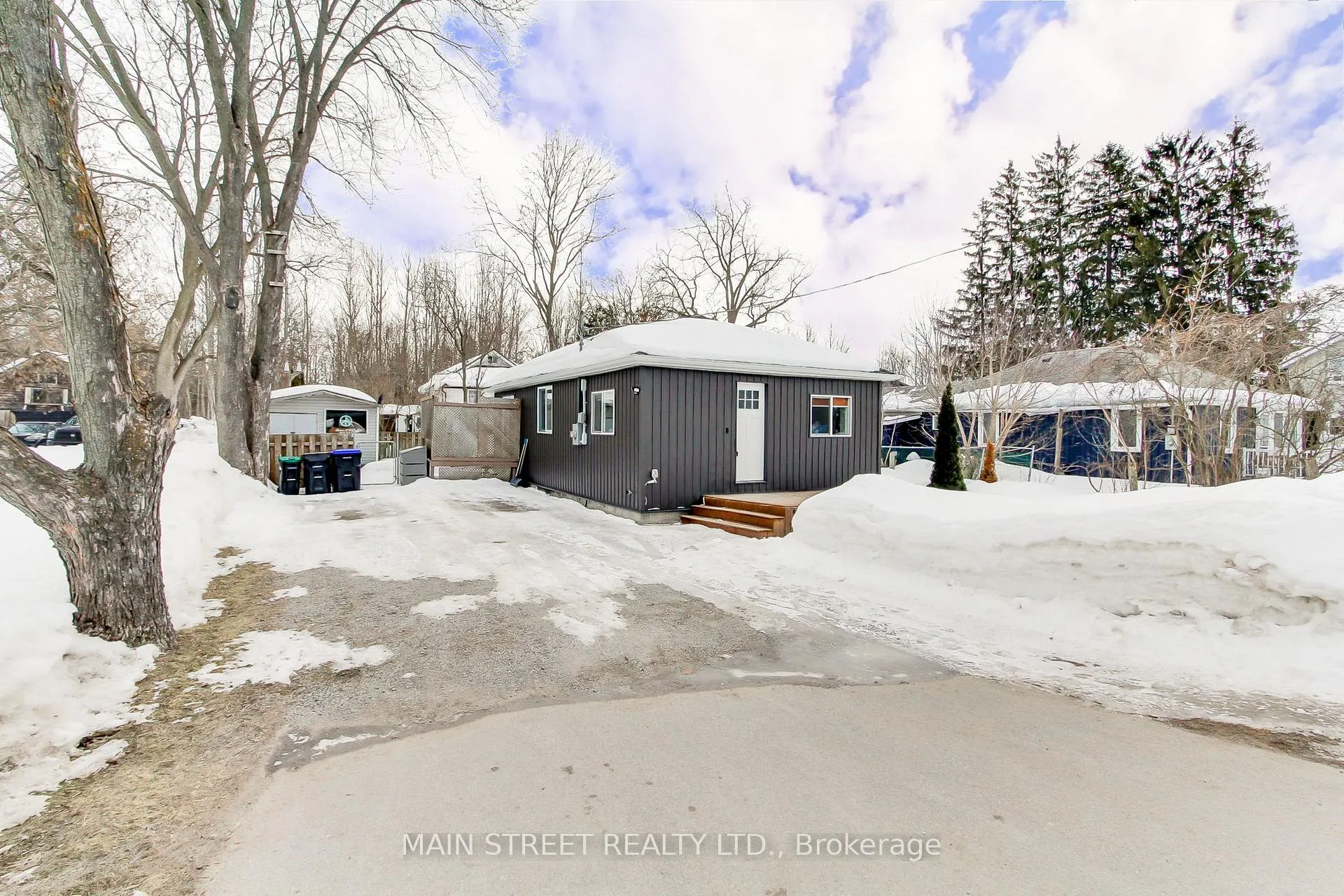 Photo 2 of 1039 Ewart Street, Innisfil, Rural Innisfil — HOMEH