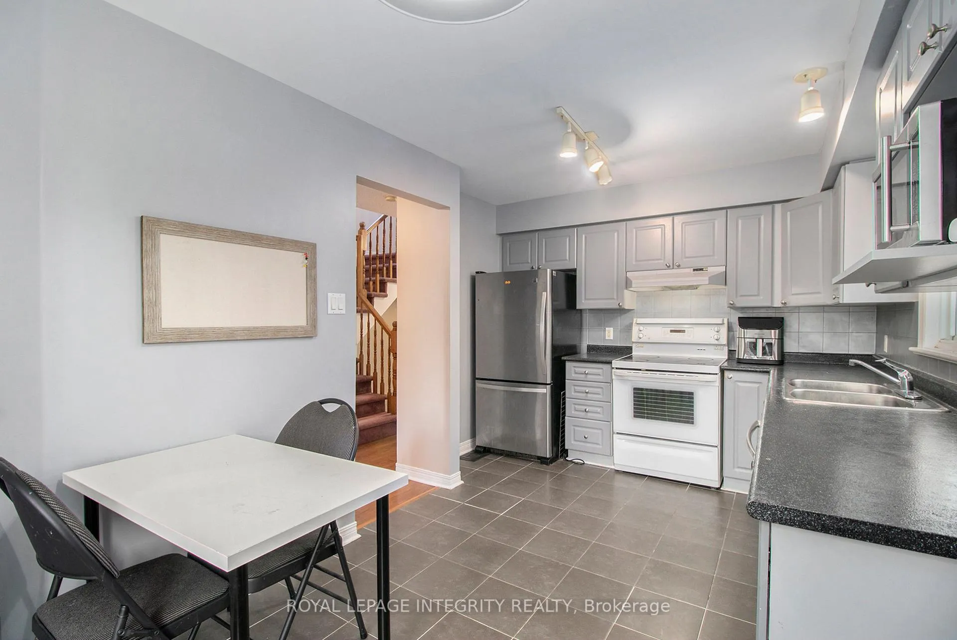 Photo 10 of 12 Cottingham Street, Ottawa, Barrhaven East — HOMEH