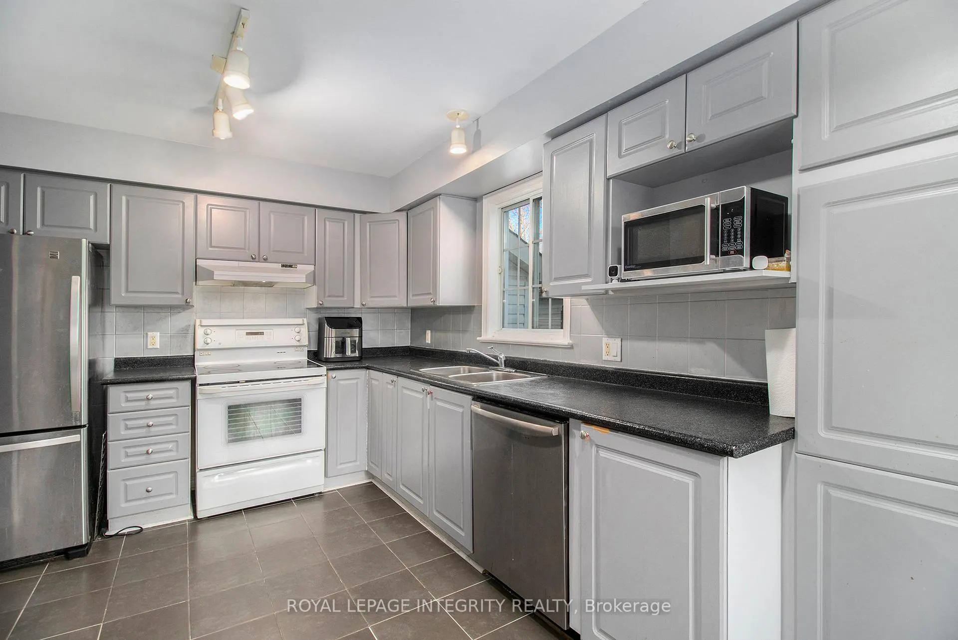 Photo 11 of 12 Cottingham Street, Ottawa, Barrhaven East — HOMEH