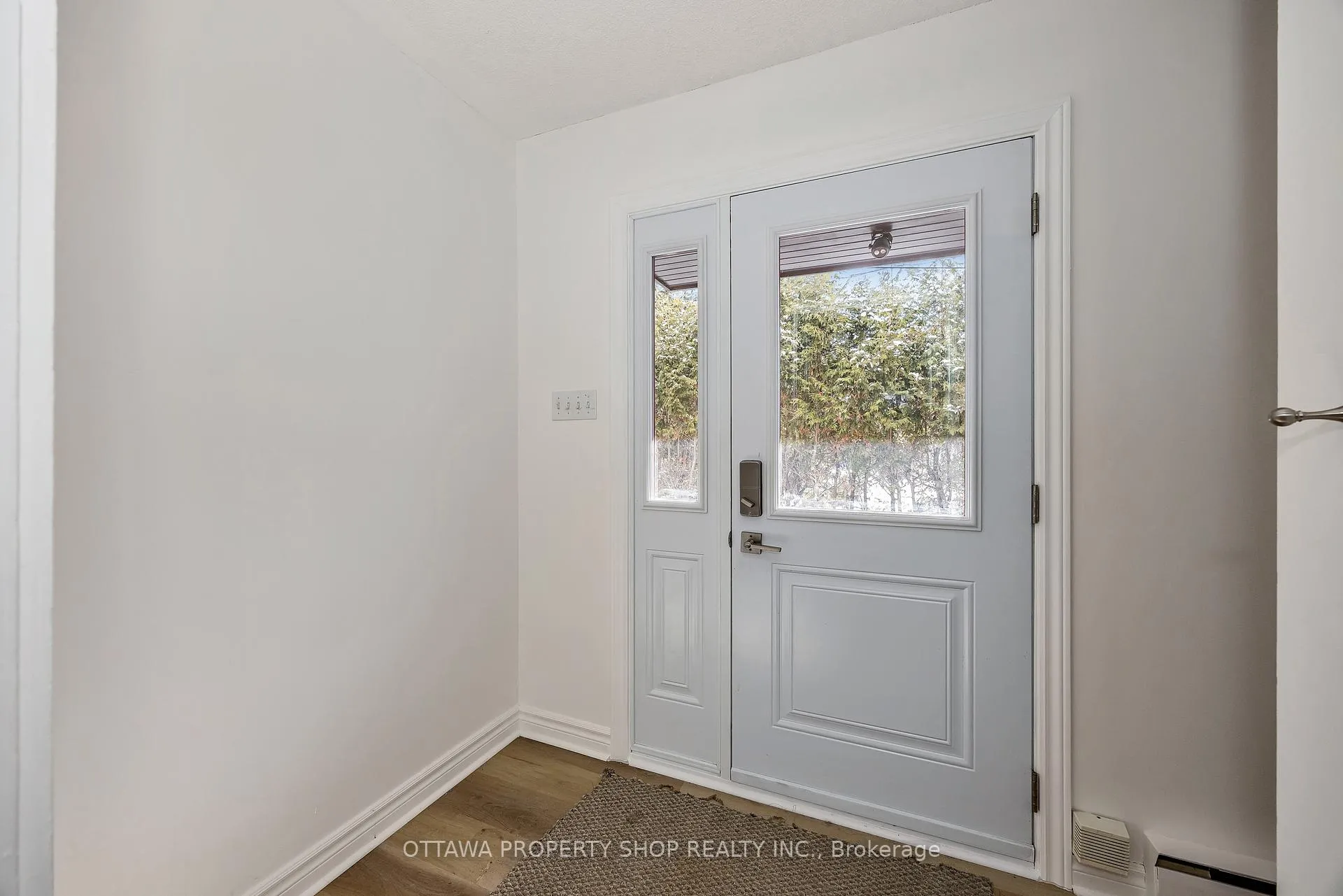 Photo 5 of 848 Maitland Avenue, Ottawa, McKellar Heights/Glabar Park — HOMEH