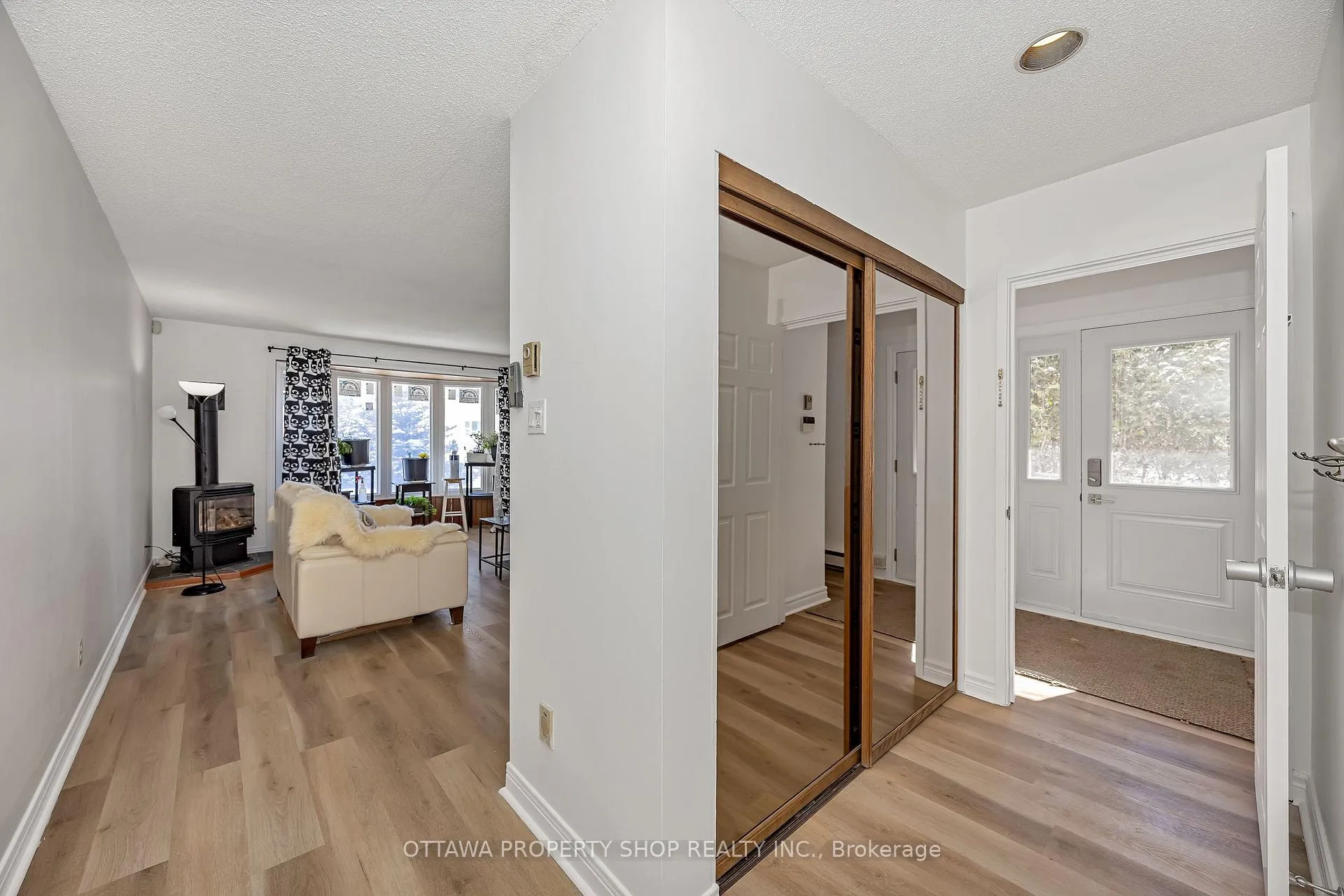 Photo 6 of 848 Maitland Avenue, Ottawa, McKellar Heights/Glabar Park — HOMEH
