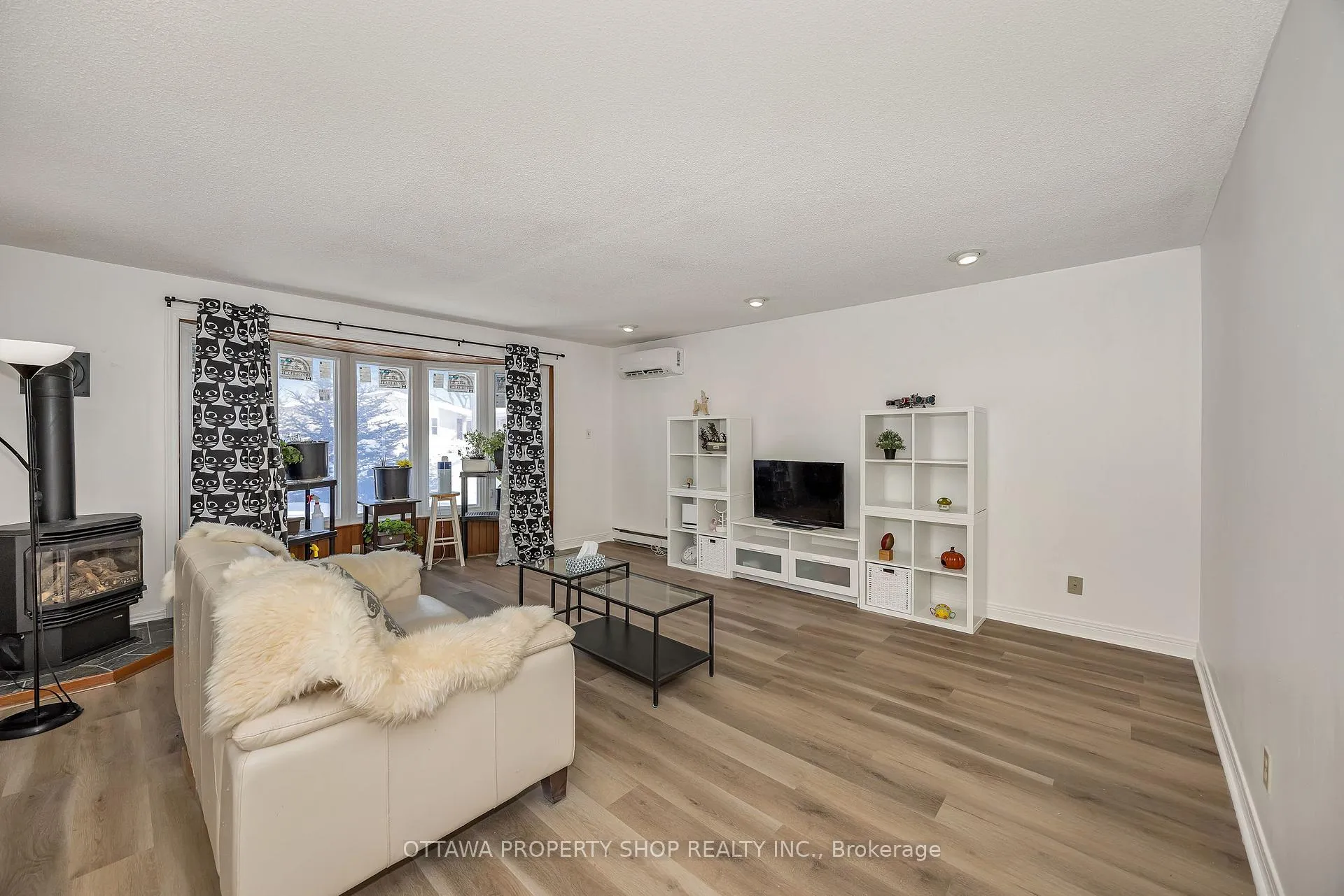 Photo 7 of 848 Maitland Avenue, Ottawa, McKellar Heights/Glabar Park — HOMEH