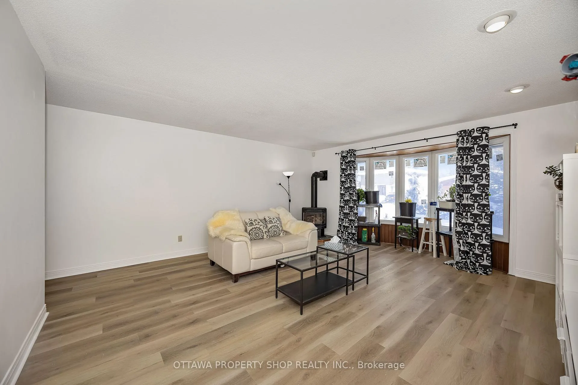 Photo 8 of 848 Maitland Avenue, Ottawa, McKellar Heights/Glabar Park — HOMEH
