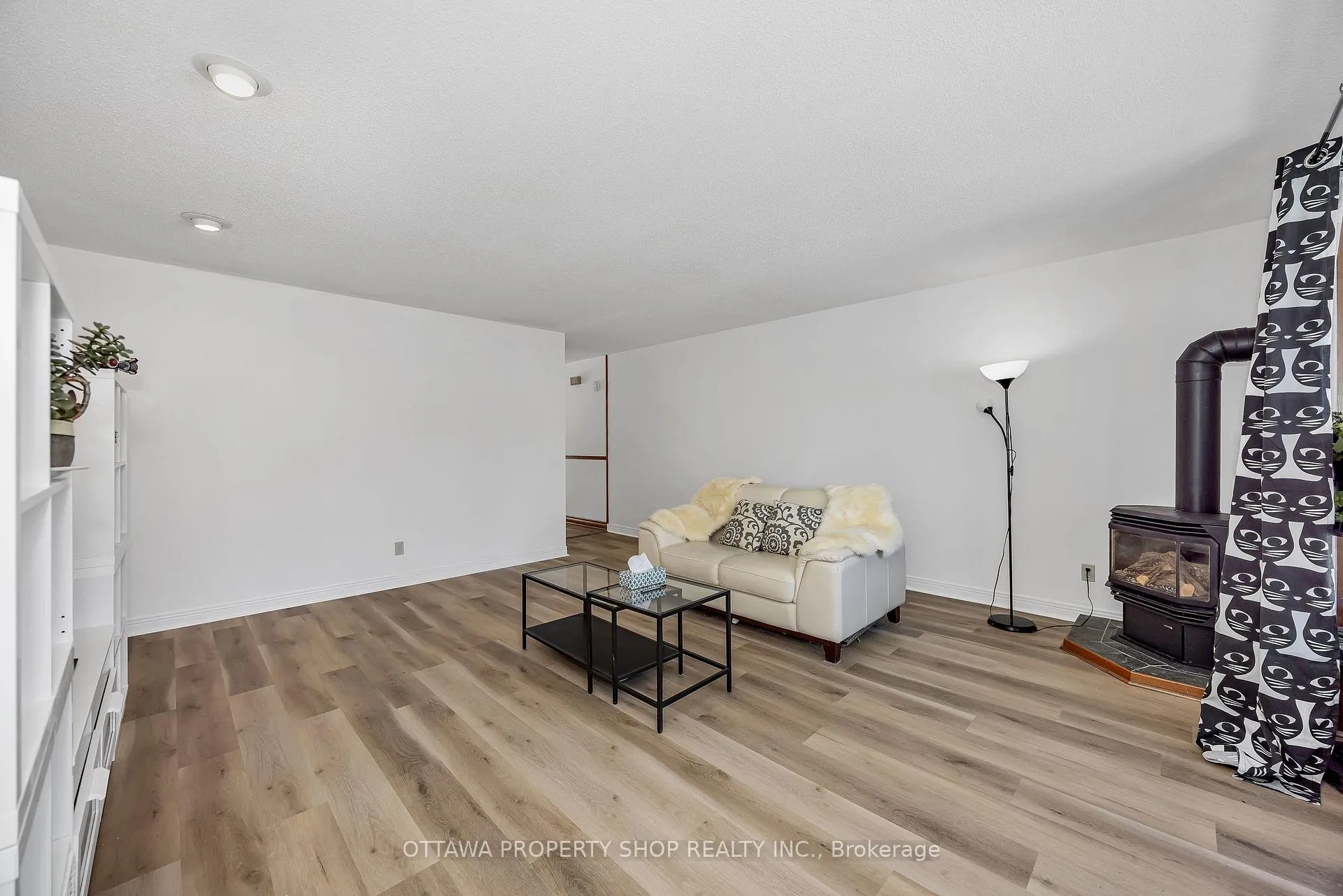 Photo 9 of 848 Maitland Avenue, Ottawa, McKellar Heights/Glabar Park — HOMEH