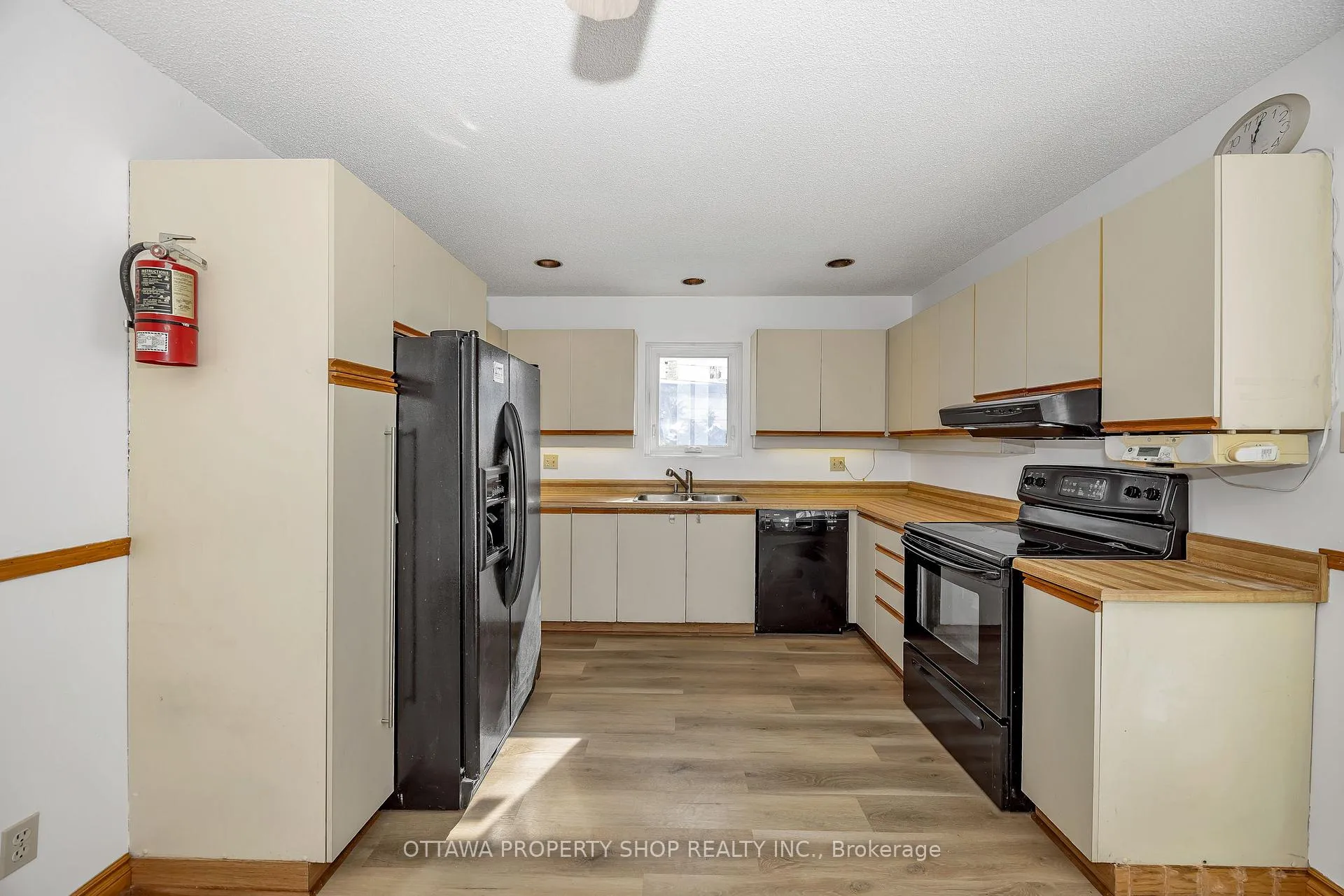 Photo 11 of 848 Maitland Avenue, Ottawa, McKellar Heights/Glabar Park — HOMEH