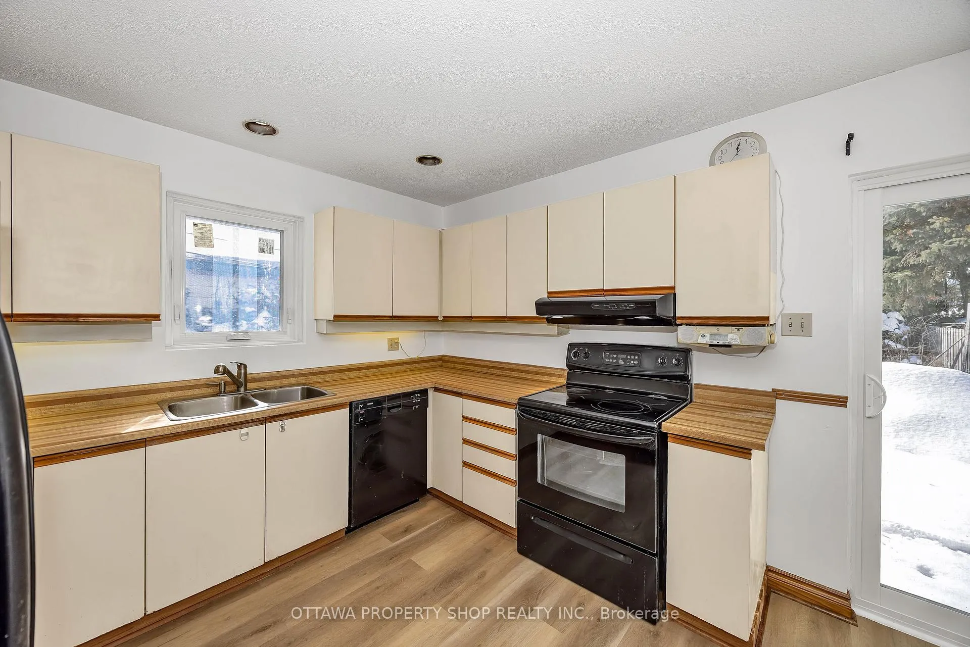 Photo 12 of 848 Maitland Avenue, Ottawa, McKellar Heights/Glabar Park — HOMEH