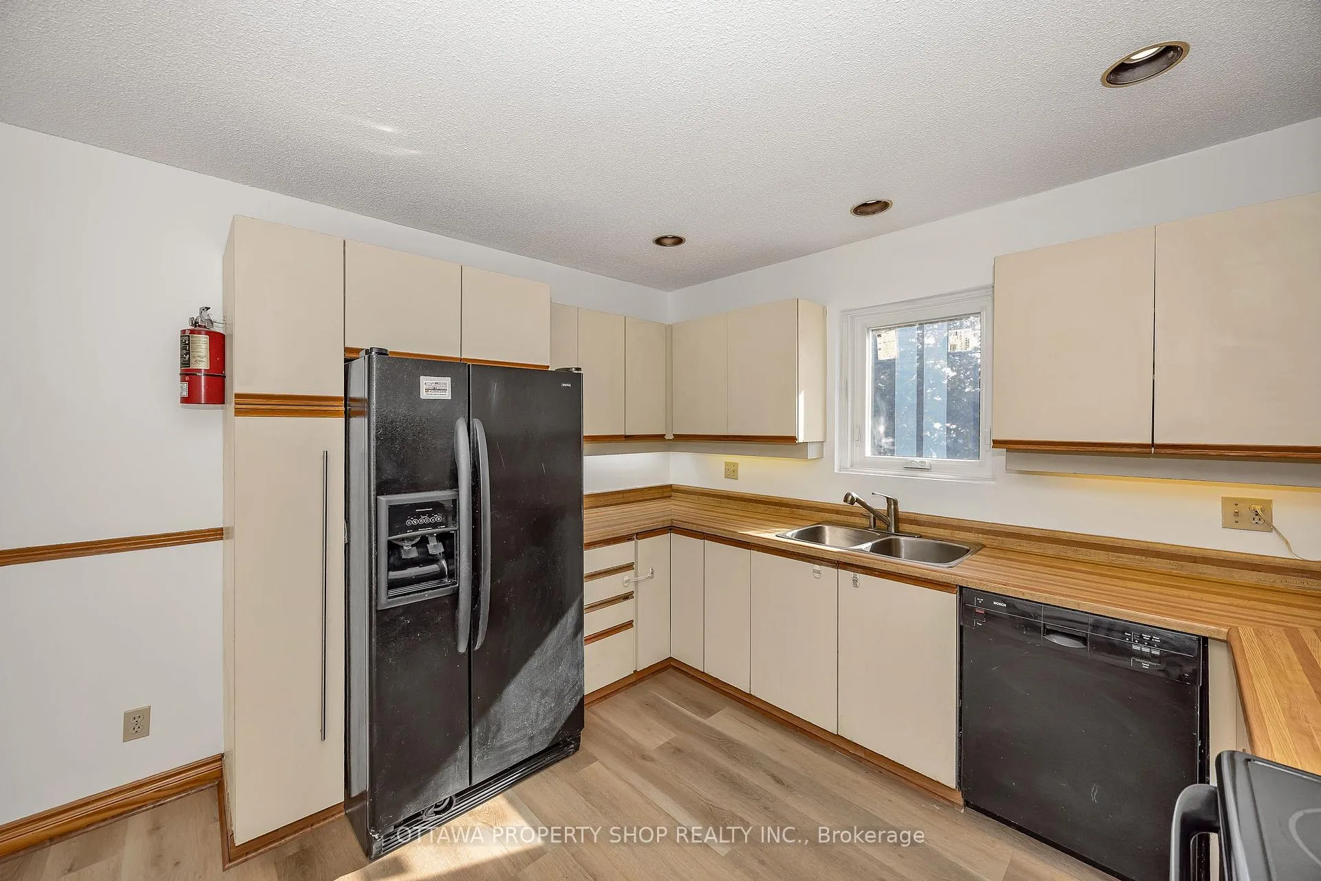 Photo 13 of 848 Maitland Avenue, Ottawa, McKellar Heights/Glabar Park — HOMEH