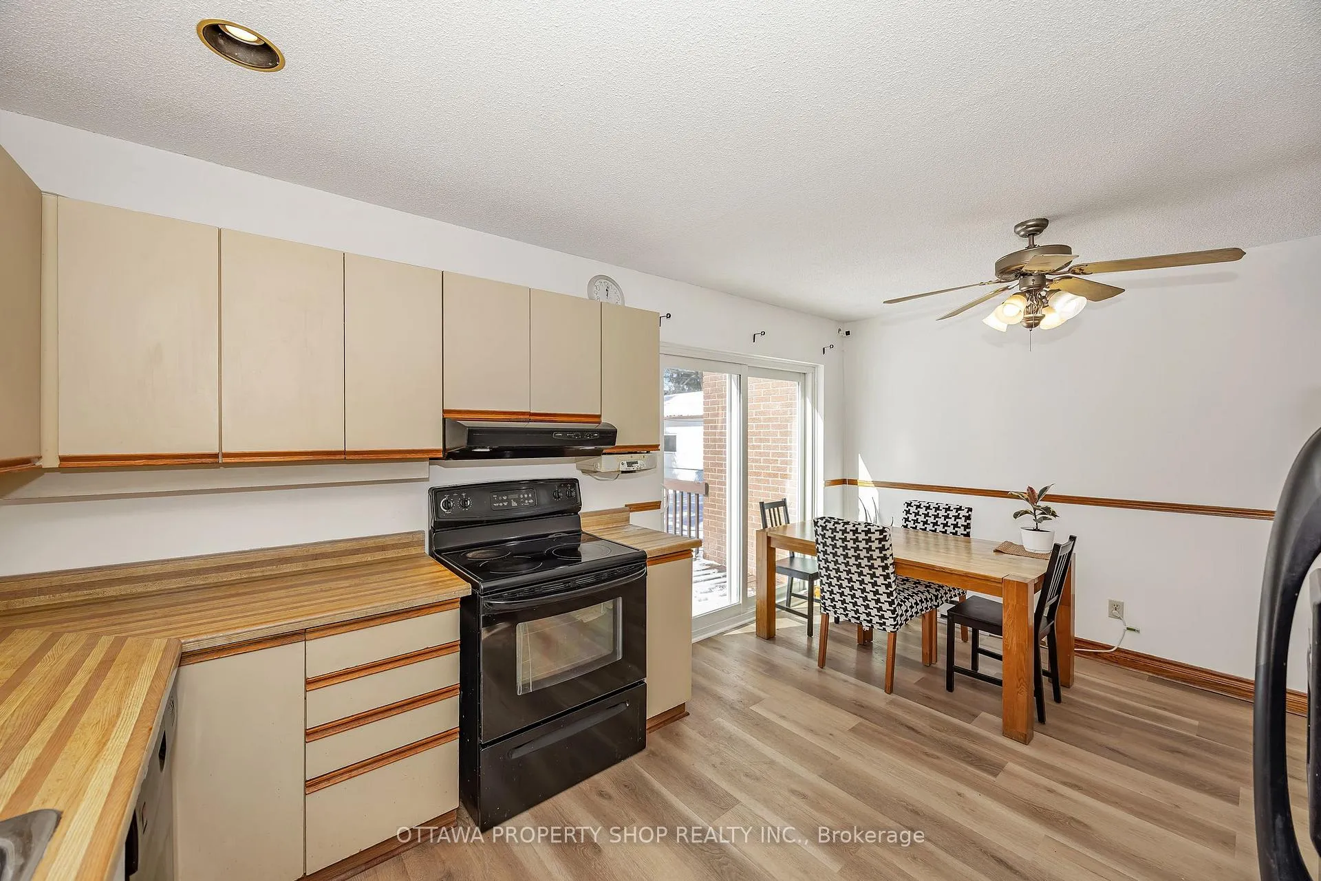 Photo 15 of 848 Maitland Avenue, Ottawa, McKellar Heights/Glabar Park — HOMEH