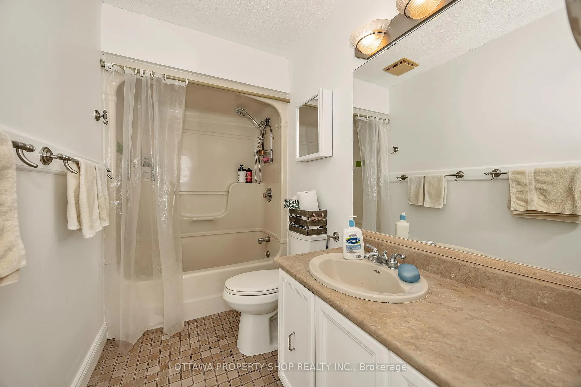 Photo 24 of 848 Maitland Avenue, Ottawa, McKellar Heights/Glabar Park — HOMEH