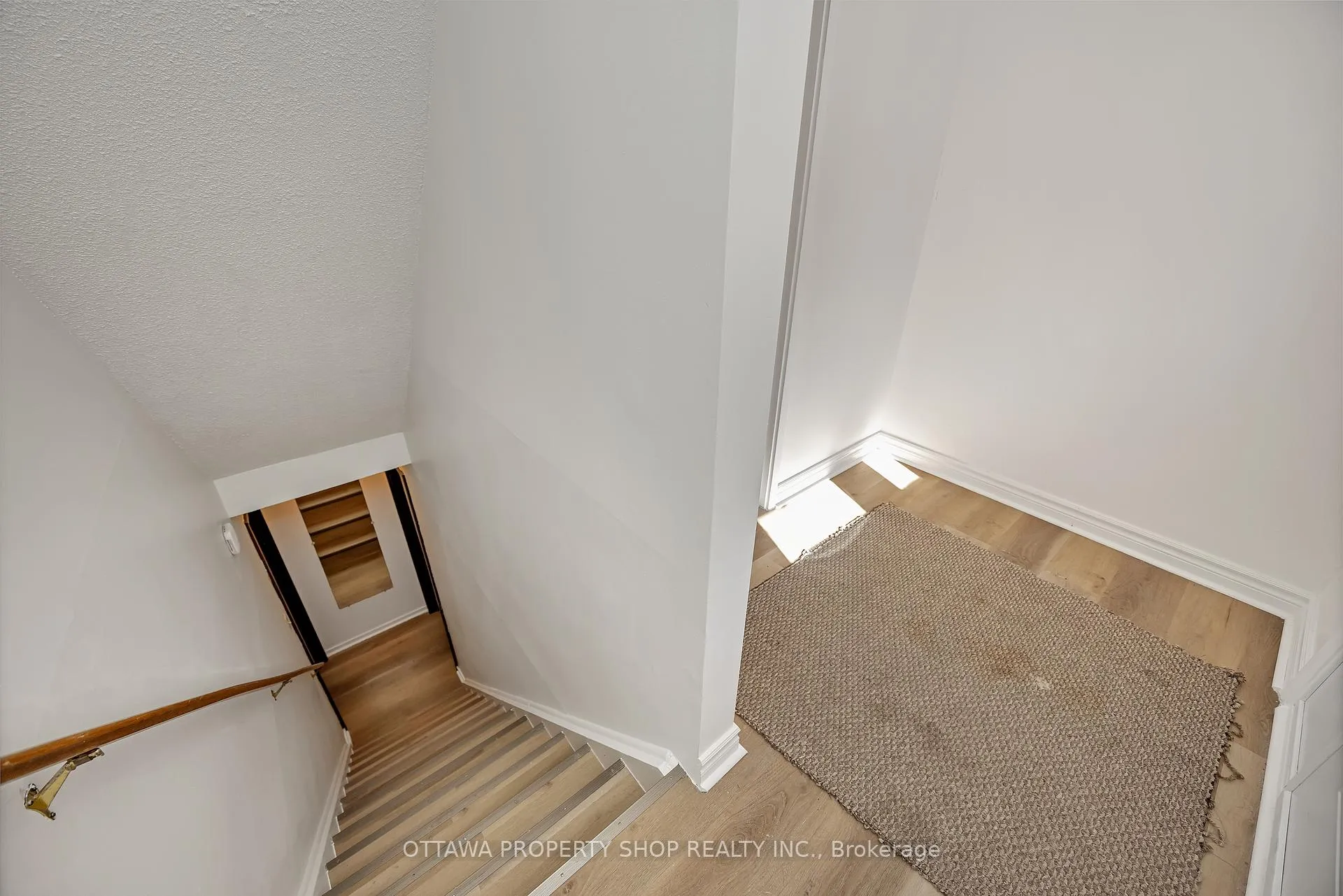 Photo 29 of 848 Maitland Avenue, Ottawa, McKellar Heights/Glabar Park — HOMEH