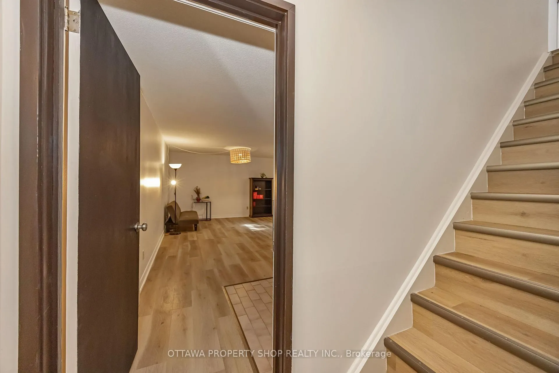 Photo 30 of 848 Maitland Avenue, Ottawa, McKellar Heights/Glabar Park — HOMEH