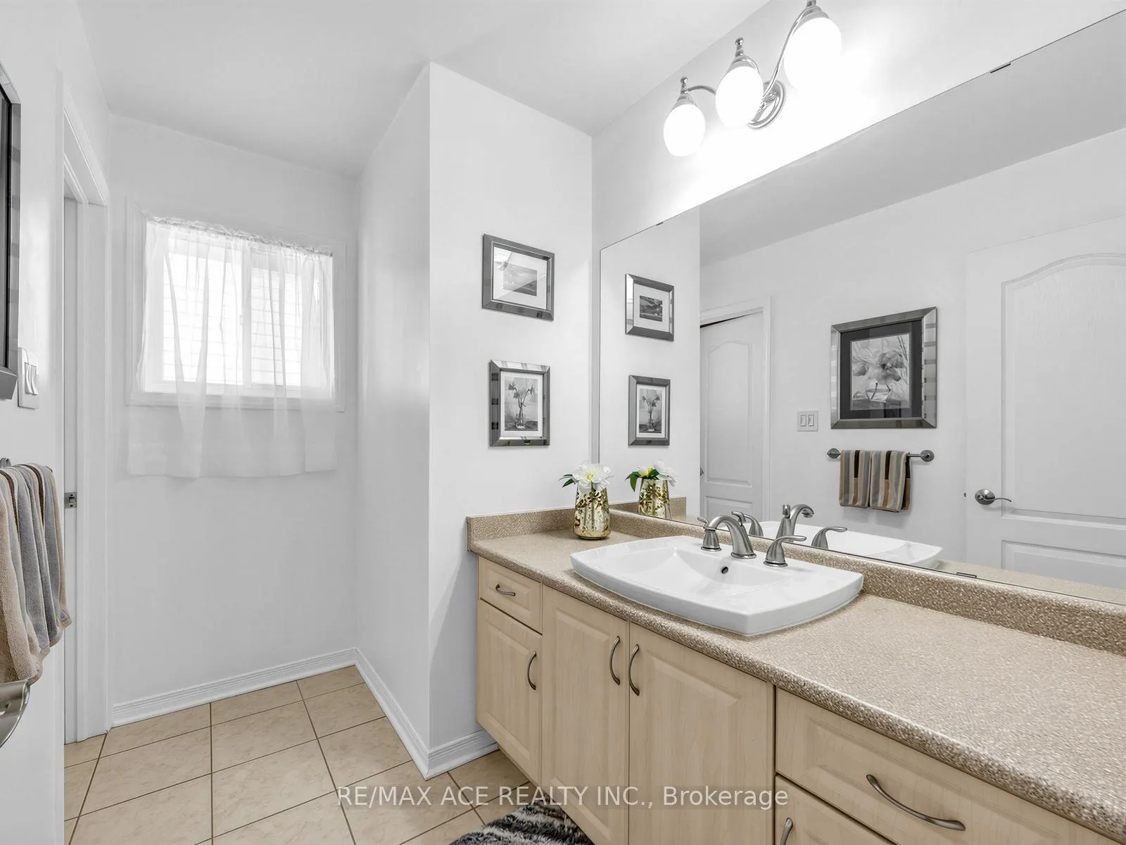 Photo 21 of 10 Byram Downs Street, Ajax, Central East — HOMEH