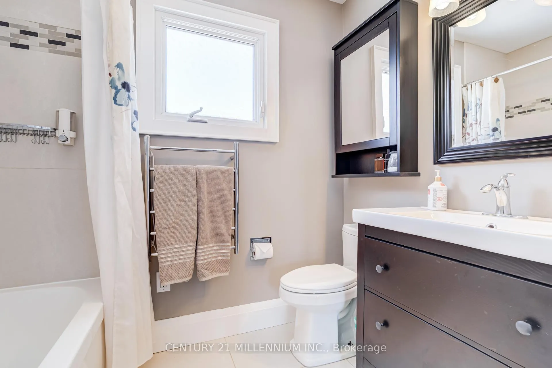 Photo 22 of 40 Erinlea Crescent, Erin — HOMEH