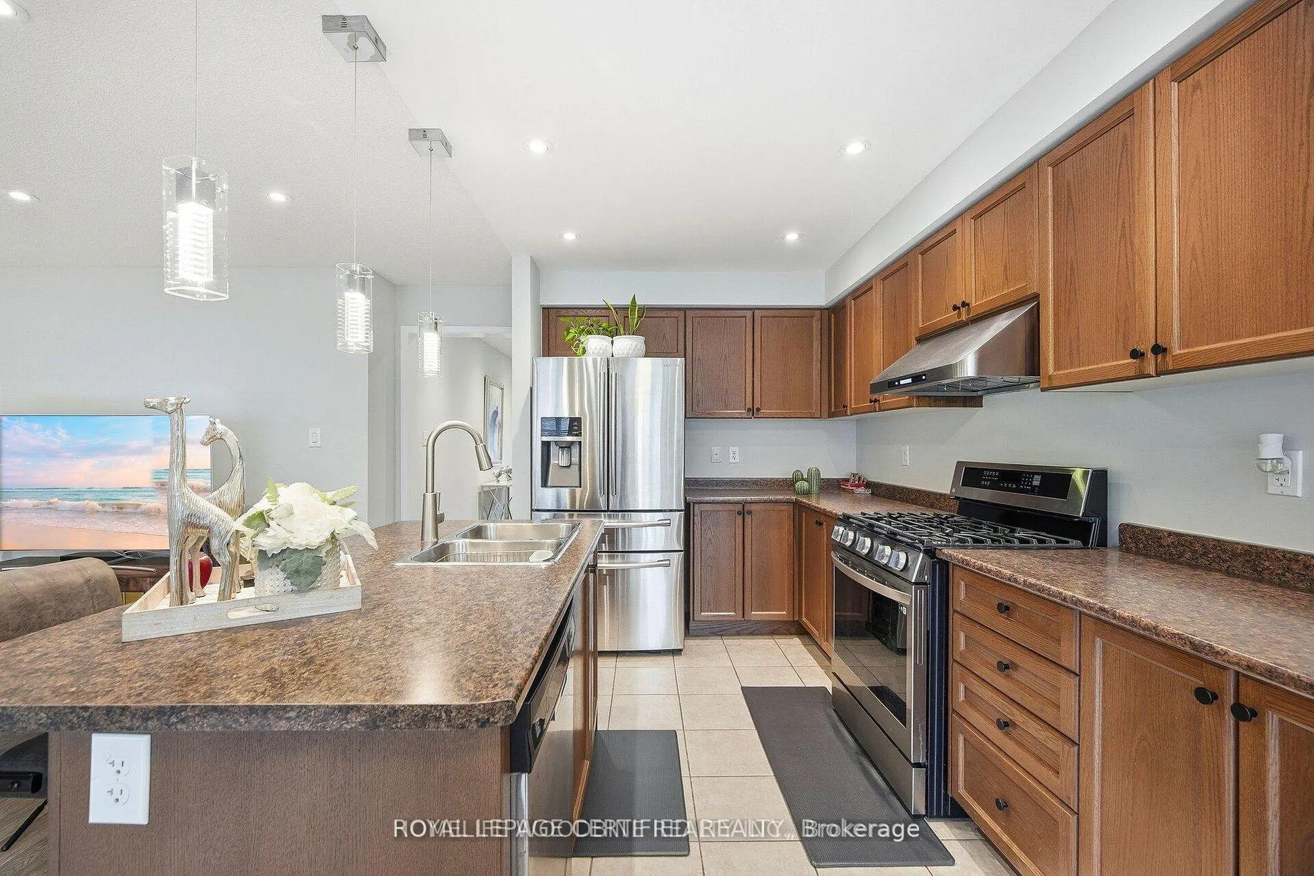 Photo 11 of 4 Bazin Road, Ajax, Central East — HOMEH
