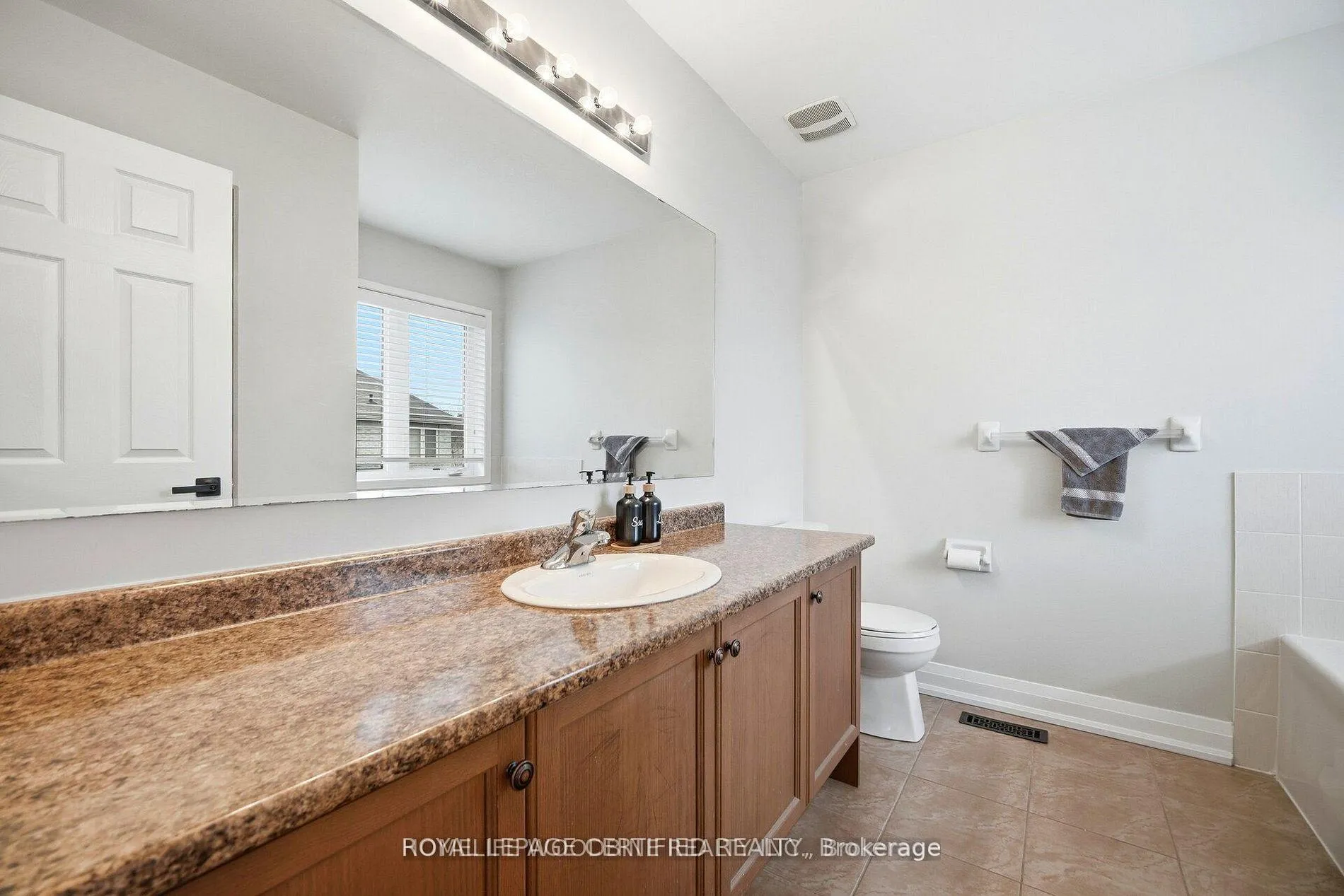 Photo 25 of 4 Bazin Road, Ajax, Central East — HOMEH