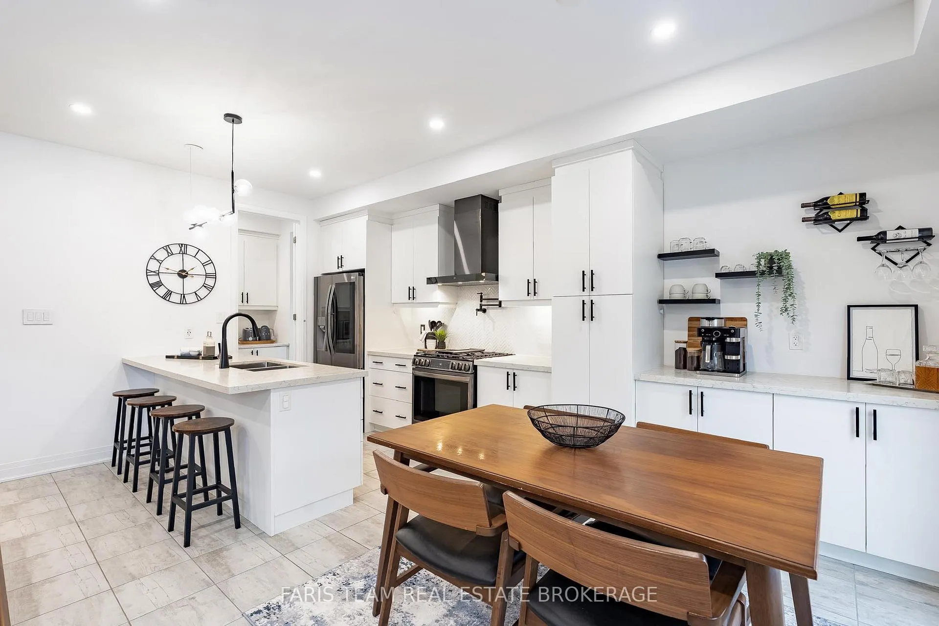 Photo 8 of 160 Franklin Trail, Barrie, Rural Barrie Southwest — HOMEH