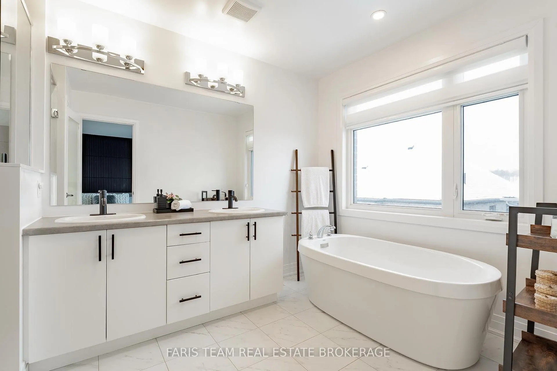 Photo 21 of 160 Franklin Trail, Barrie, Rural Barrie Southwest — HOMEH