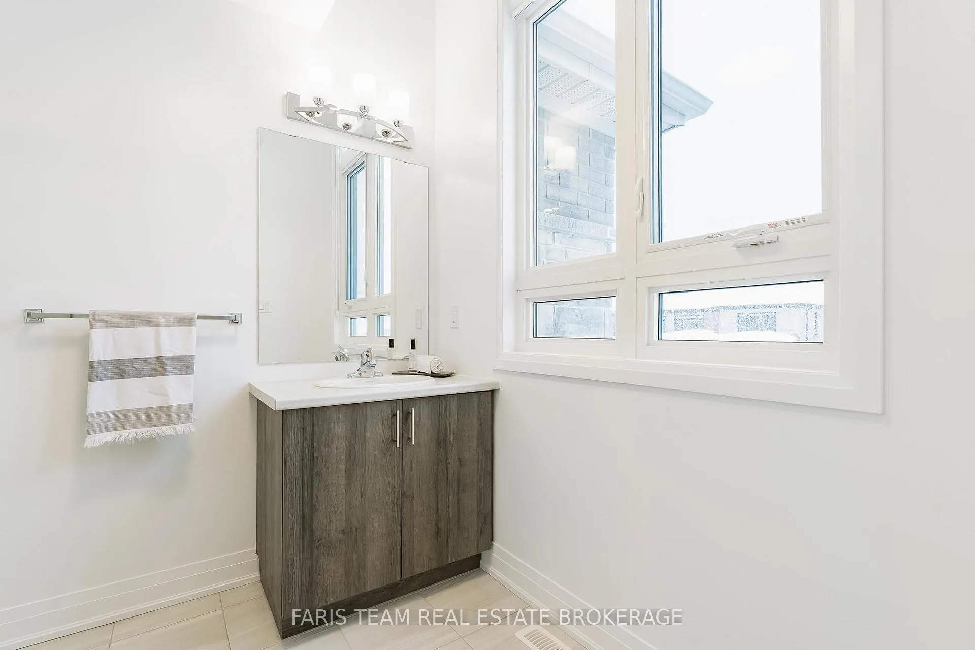 Photo 25 of 160 Franklin Trail, Barrie, Rural Barrie Southwest — HOMEH