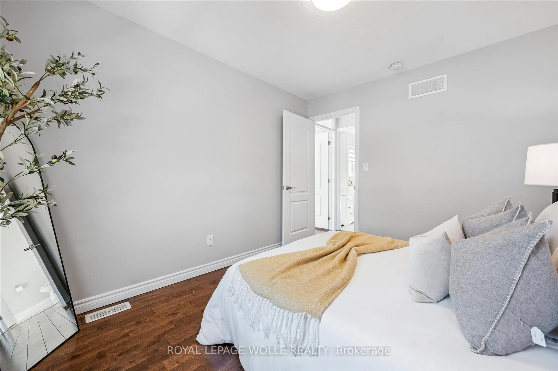 Photo 16 of 162 Esson Street, Waterloo, Uptown West — HOMEH