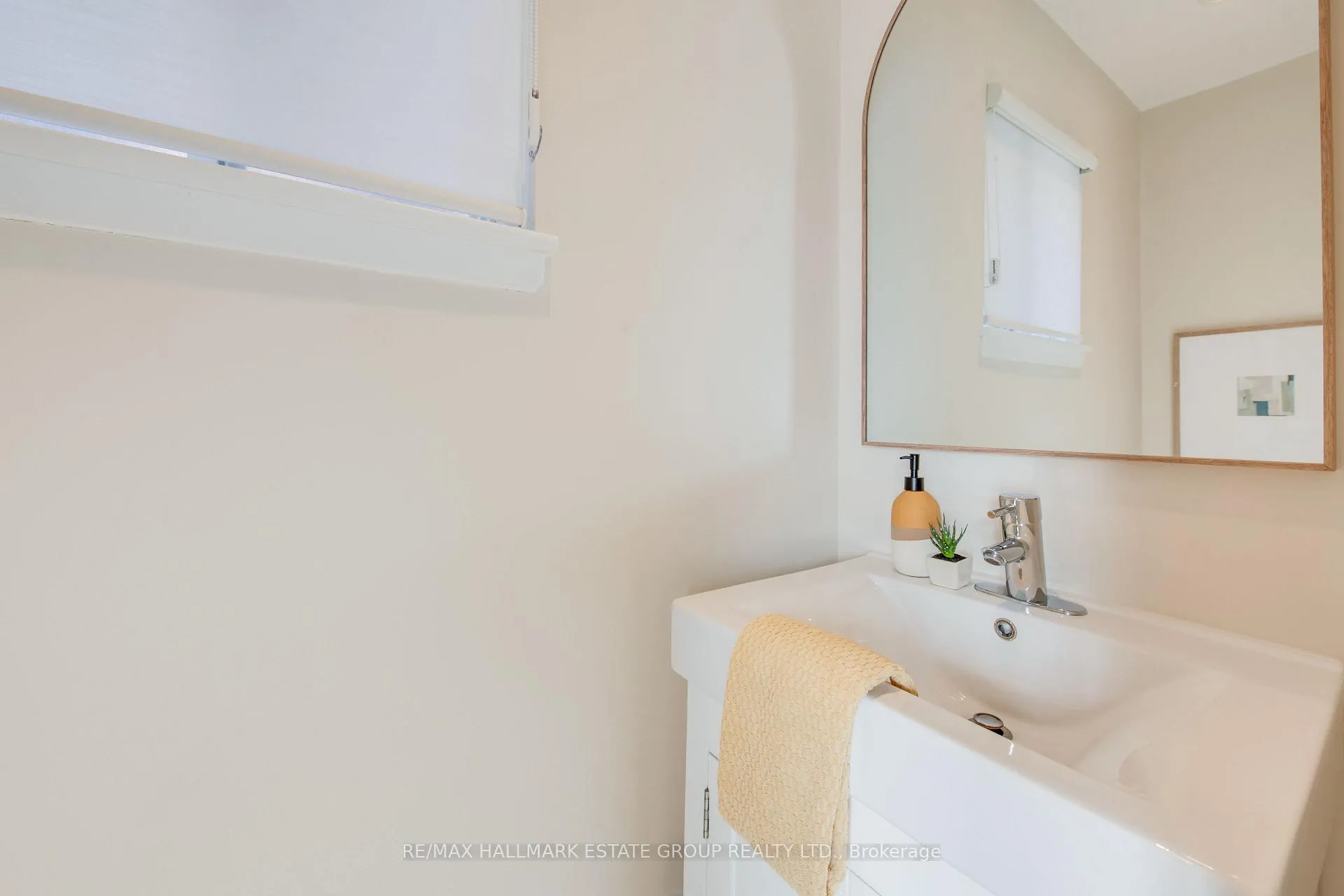 Photo 5 of 249 Beech Avenue, Toronto, The Beaches — HOMEH