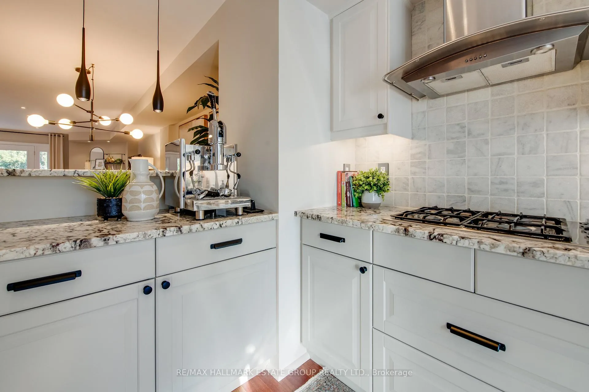 Photo 9 of 249 Beech Avenue, Toronto, The Beaches — HOMEH