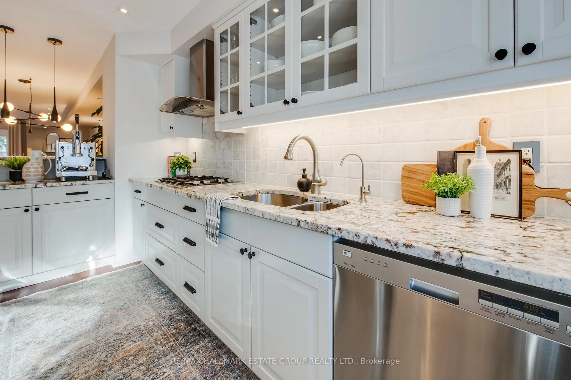 Photo 11 of 249 Beech Avenue, Toronto, The Beaches — HOMEH