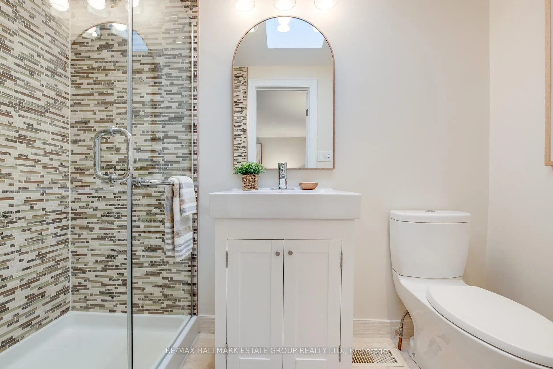 Photo 28 of 249 Beech Avenue, Toronto, The Beaches — HOMEH