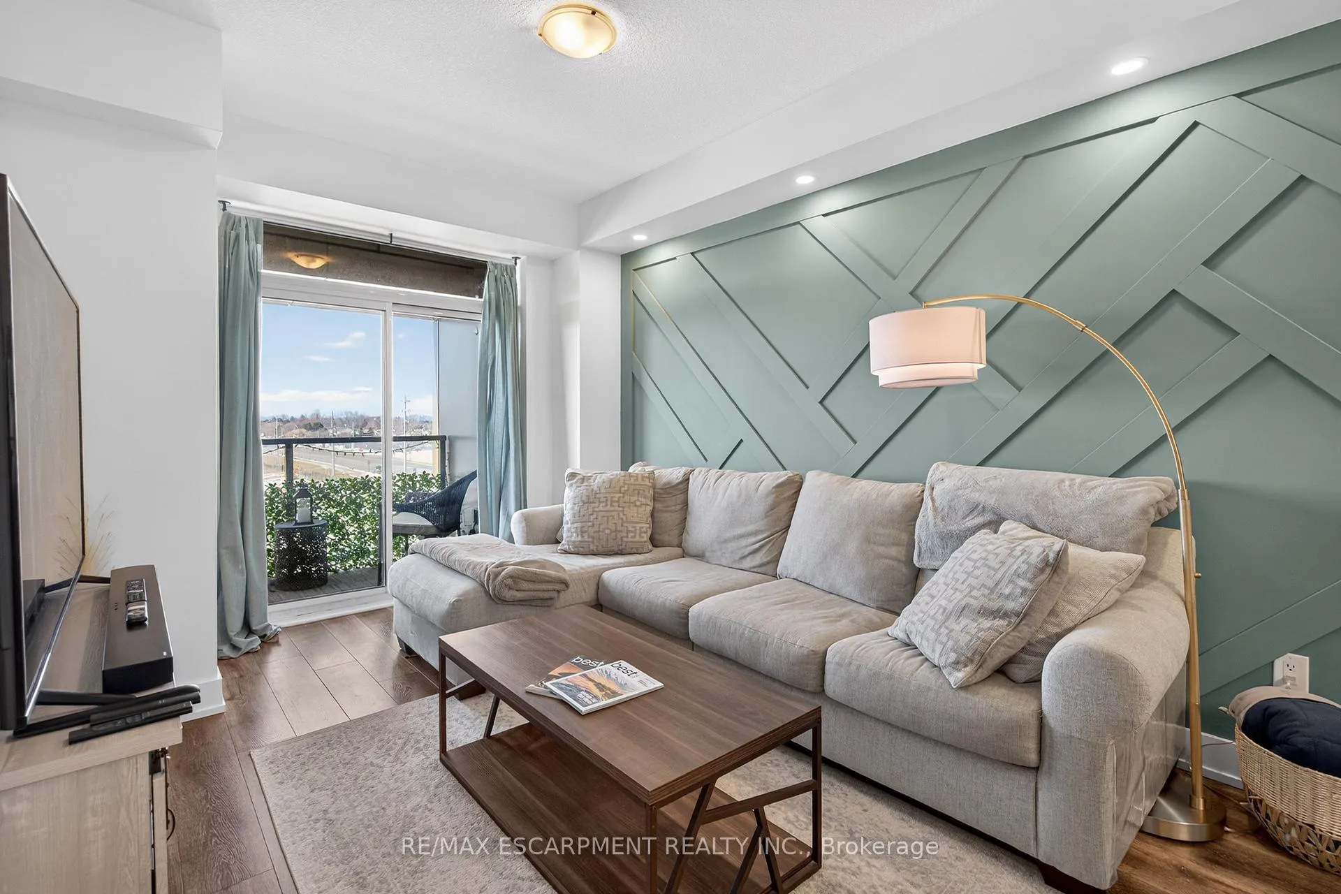 Photo 2 of Unit 435, 450 Dundas Street E, Hamilton, Waterdown — HOMEH